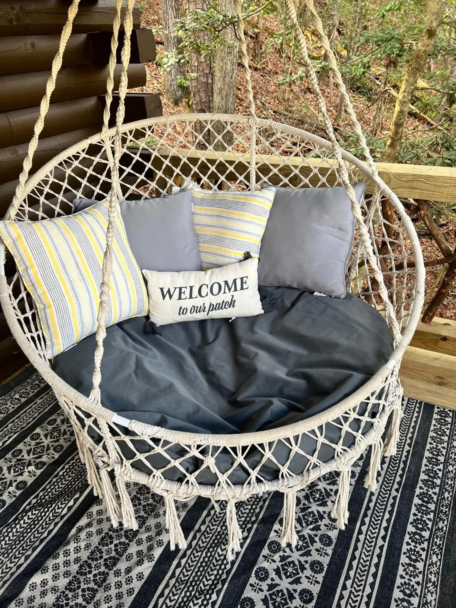 Log Cabin with Mountain View and Privacy