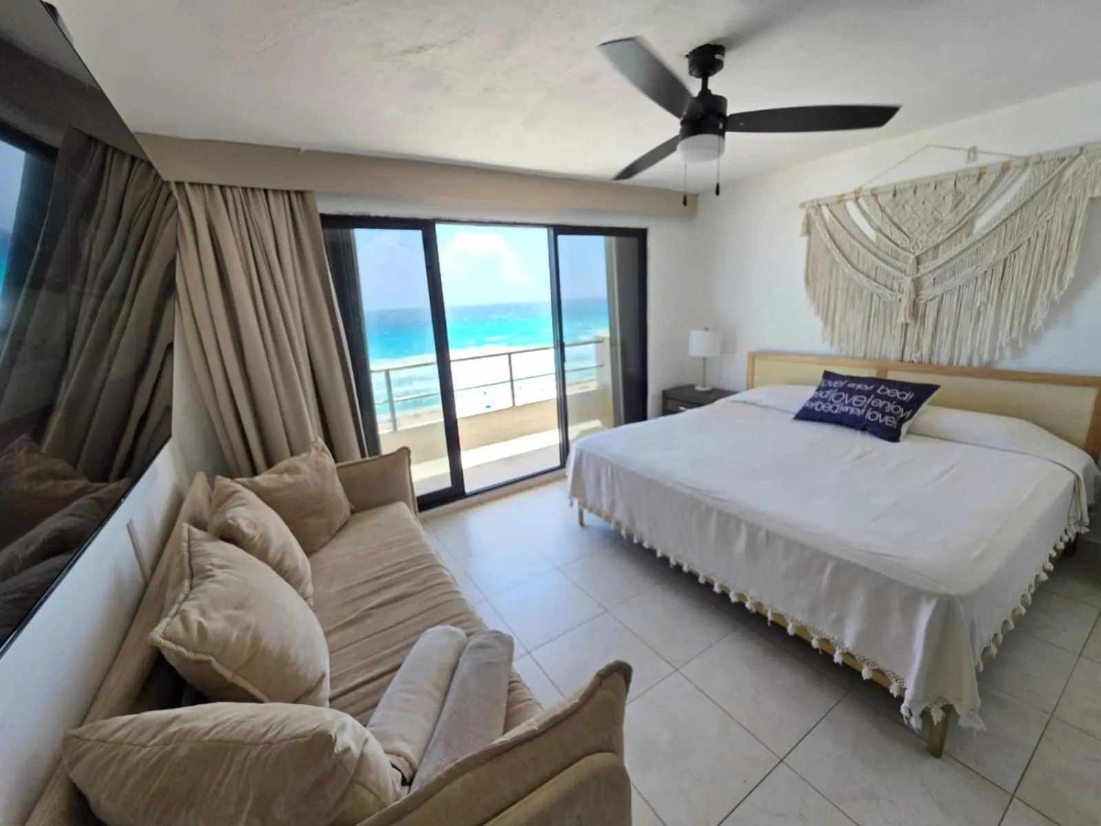 Bedroom, Bed in Perfect vacation getaway,Ocean View,Wifi, Beach