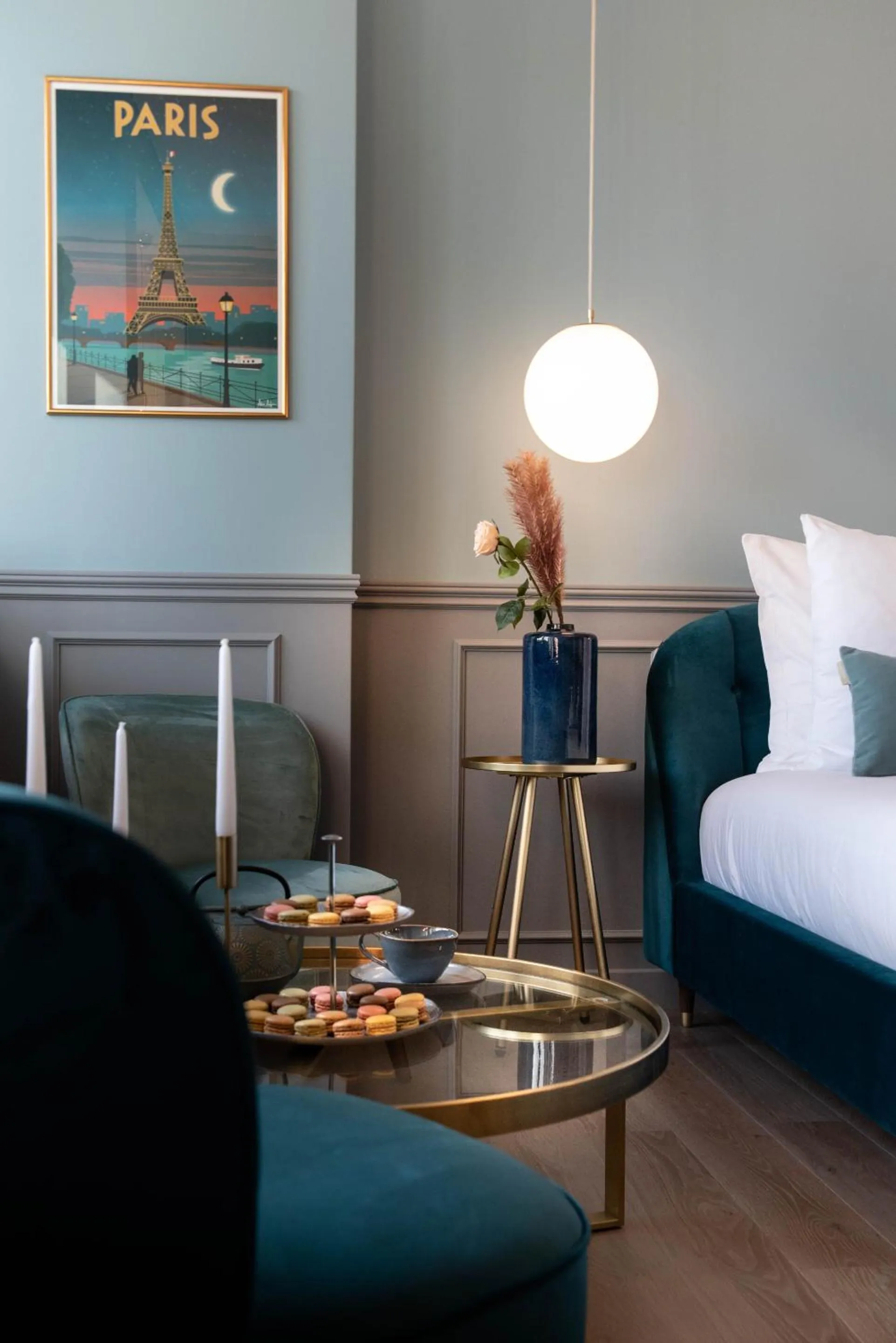 Bedroom, Bed in The Parisian Blue Eiffel Tower