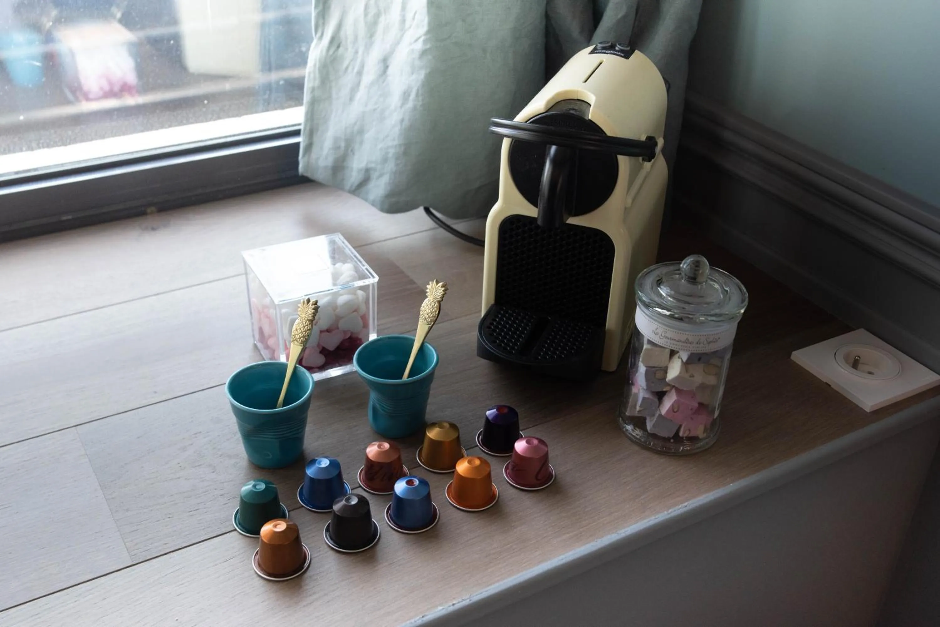 Kitchen or kitchenette in The Parisian Blue Eiffel Tower