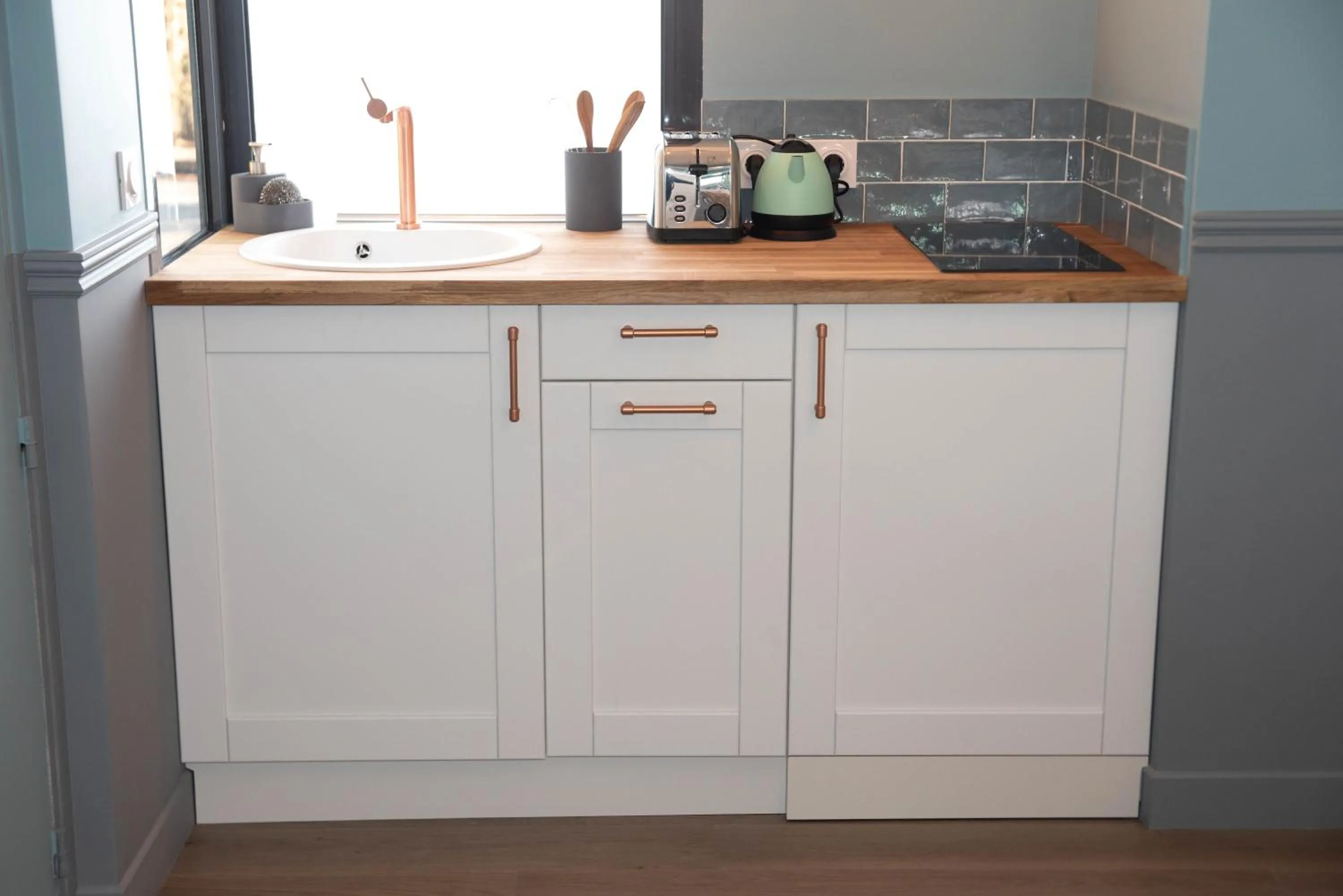 Kitchen or kitchenette in The Parisian Blue Eiffel Tower