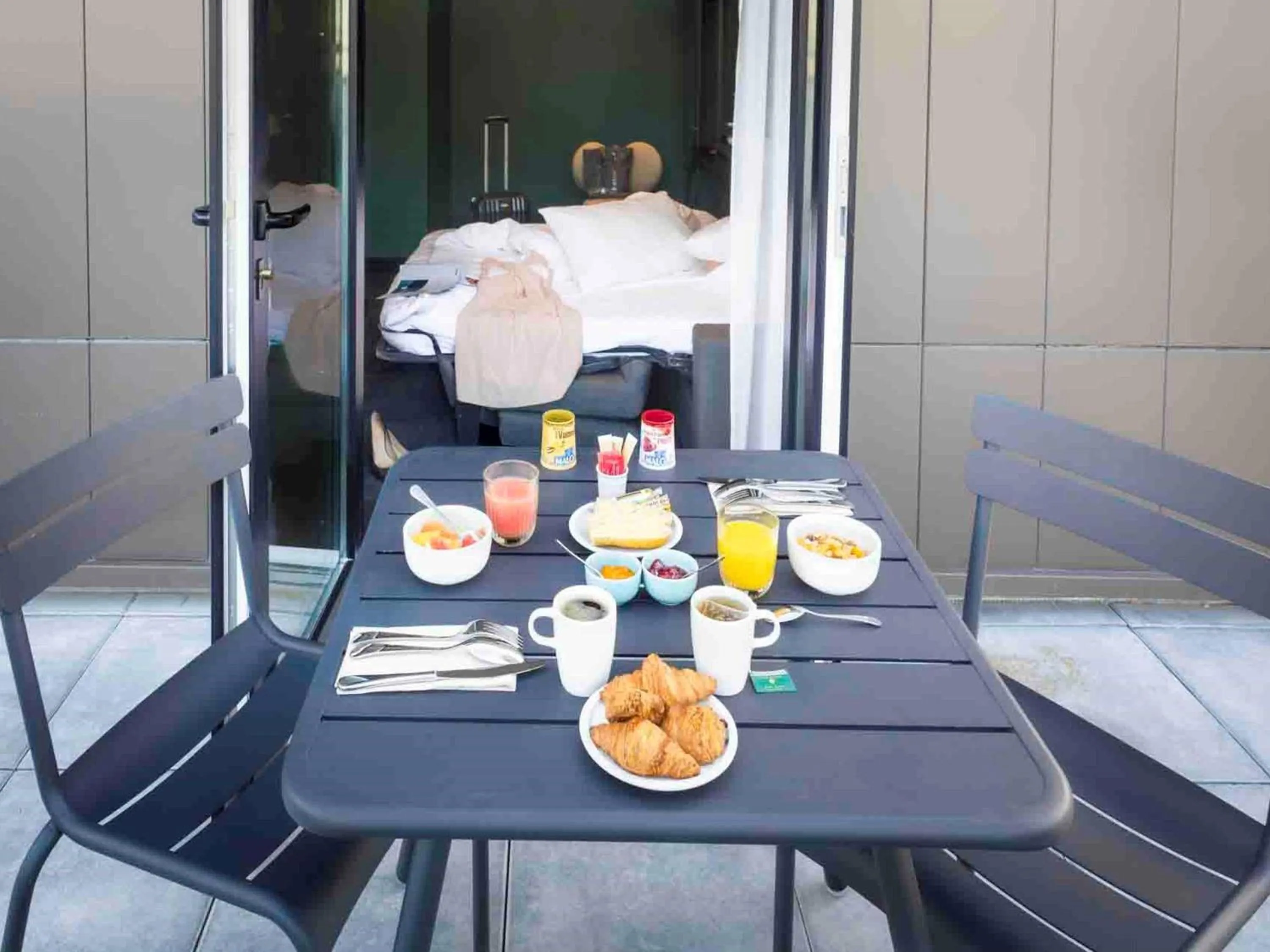 Bedroom in Tribe Paris La Defense Esplanade