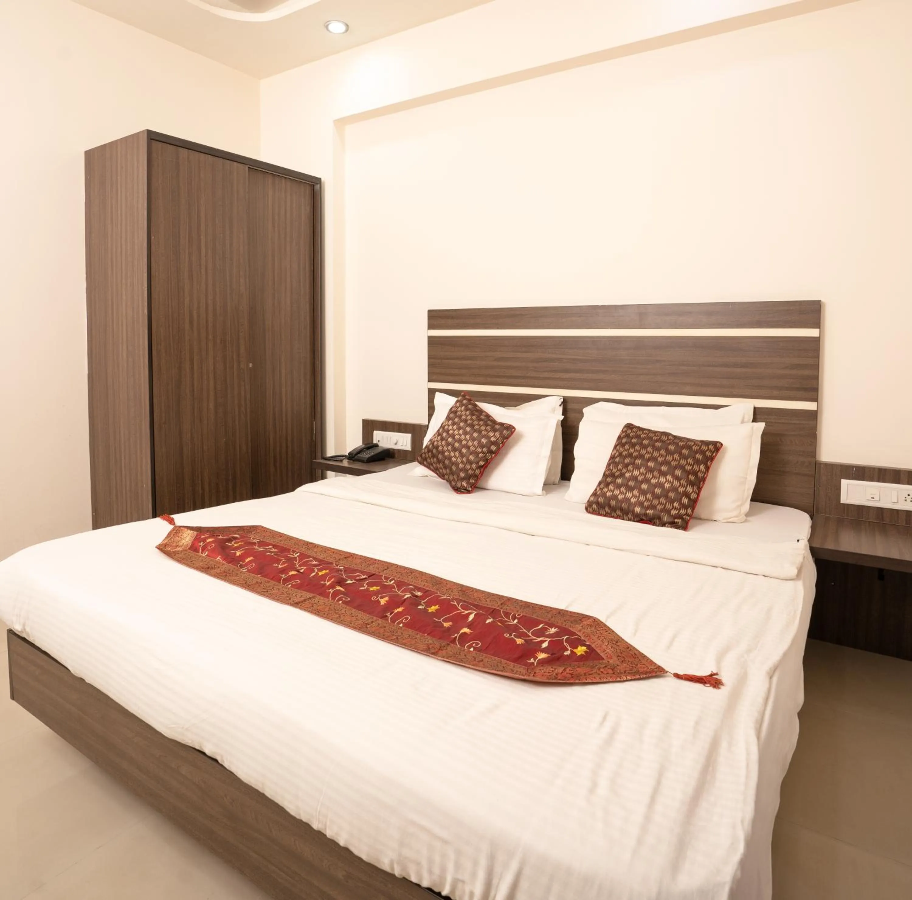 Bed in Compact Tea Square