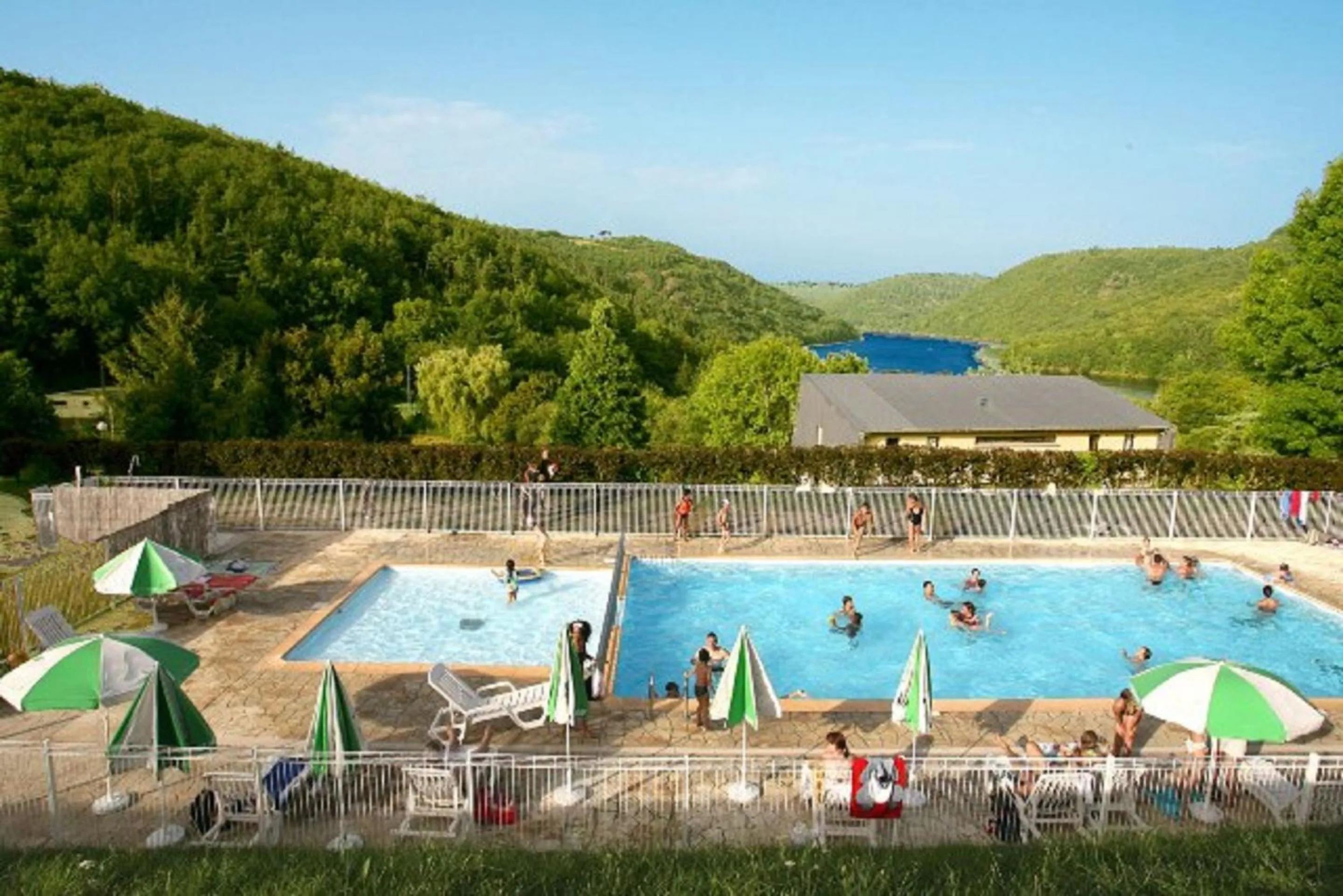 Swimming pool in Vacancéole - Le Domaine de Confolant