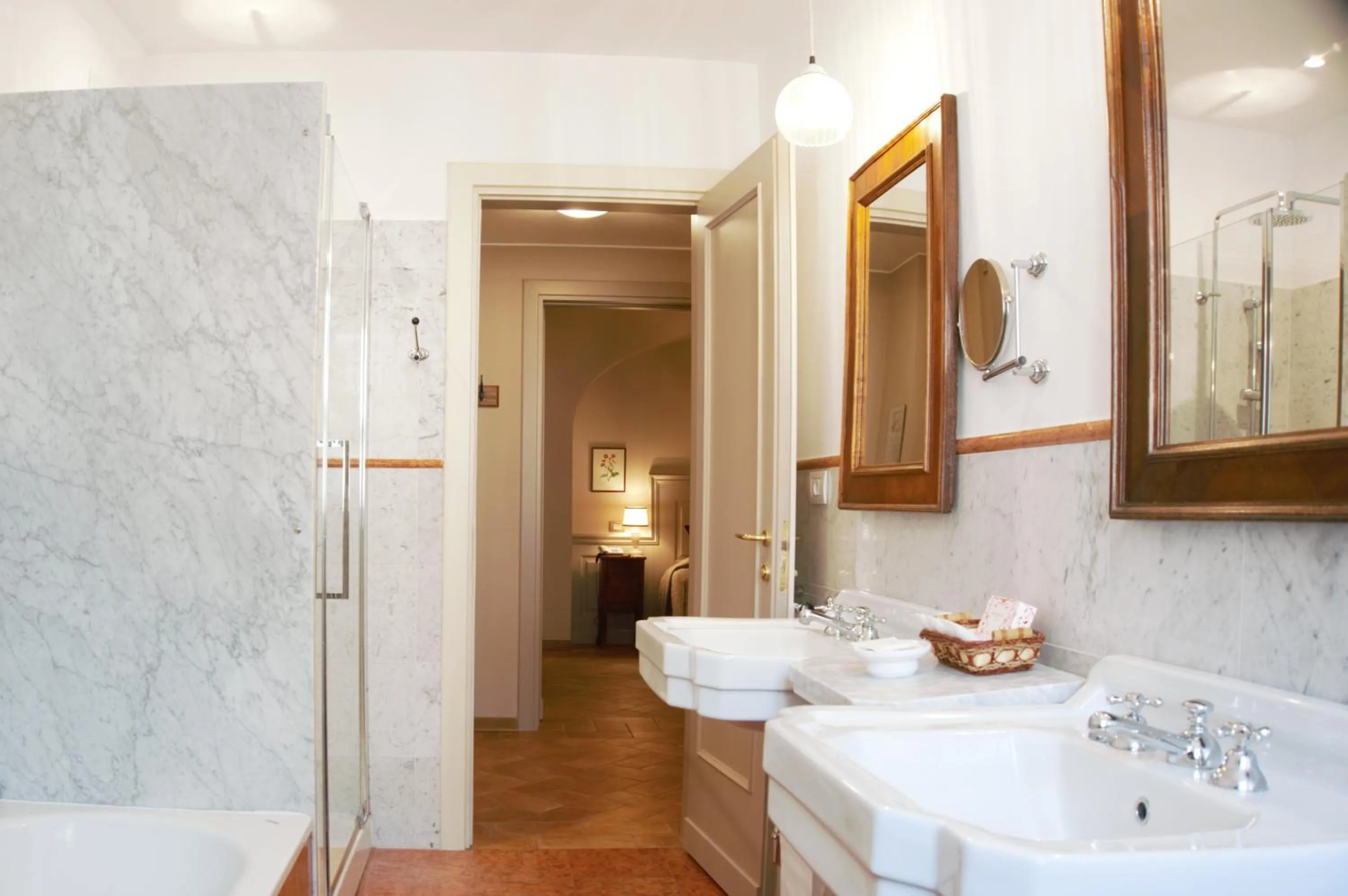Shower, Bed in Villa Santa Barbara