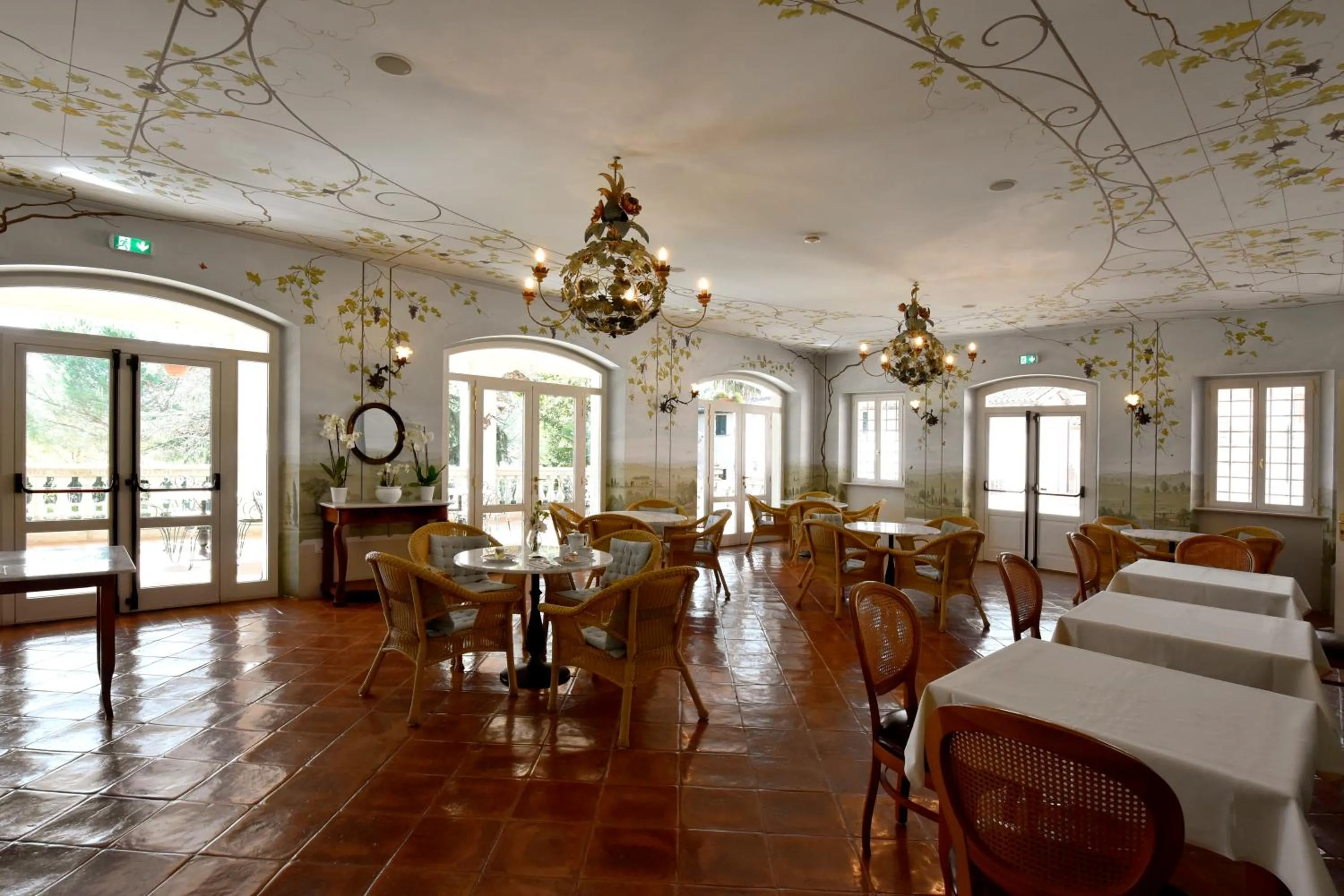 Restaurant/places to eat in Villa Santa Barbara