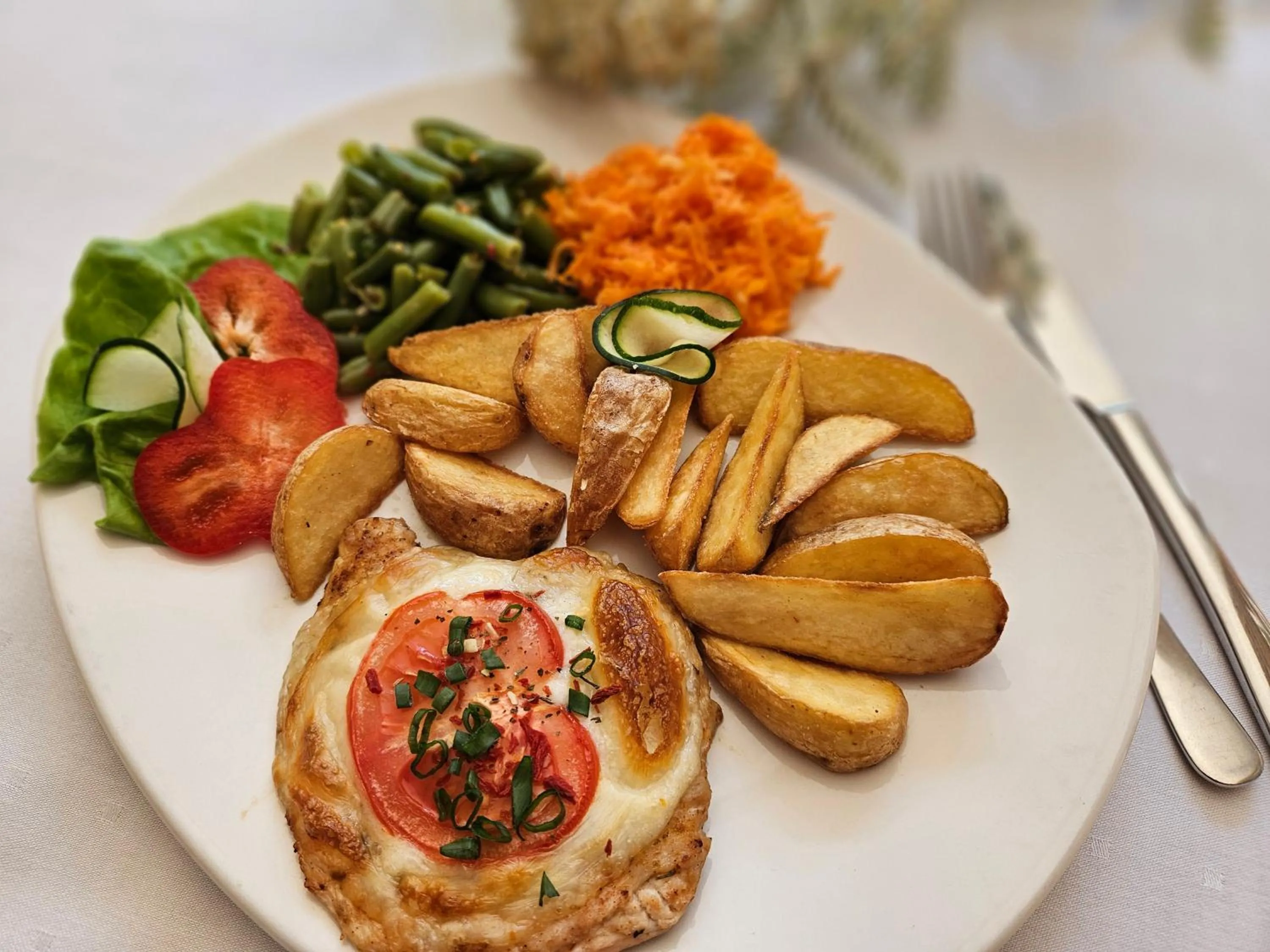 Restaurant/places to eat in Hotel Podium