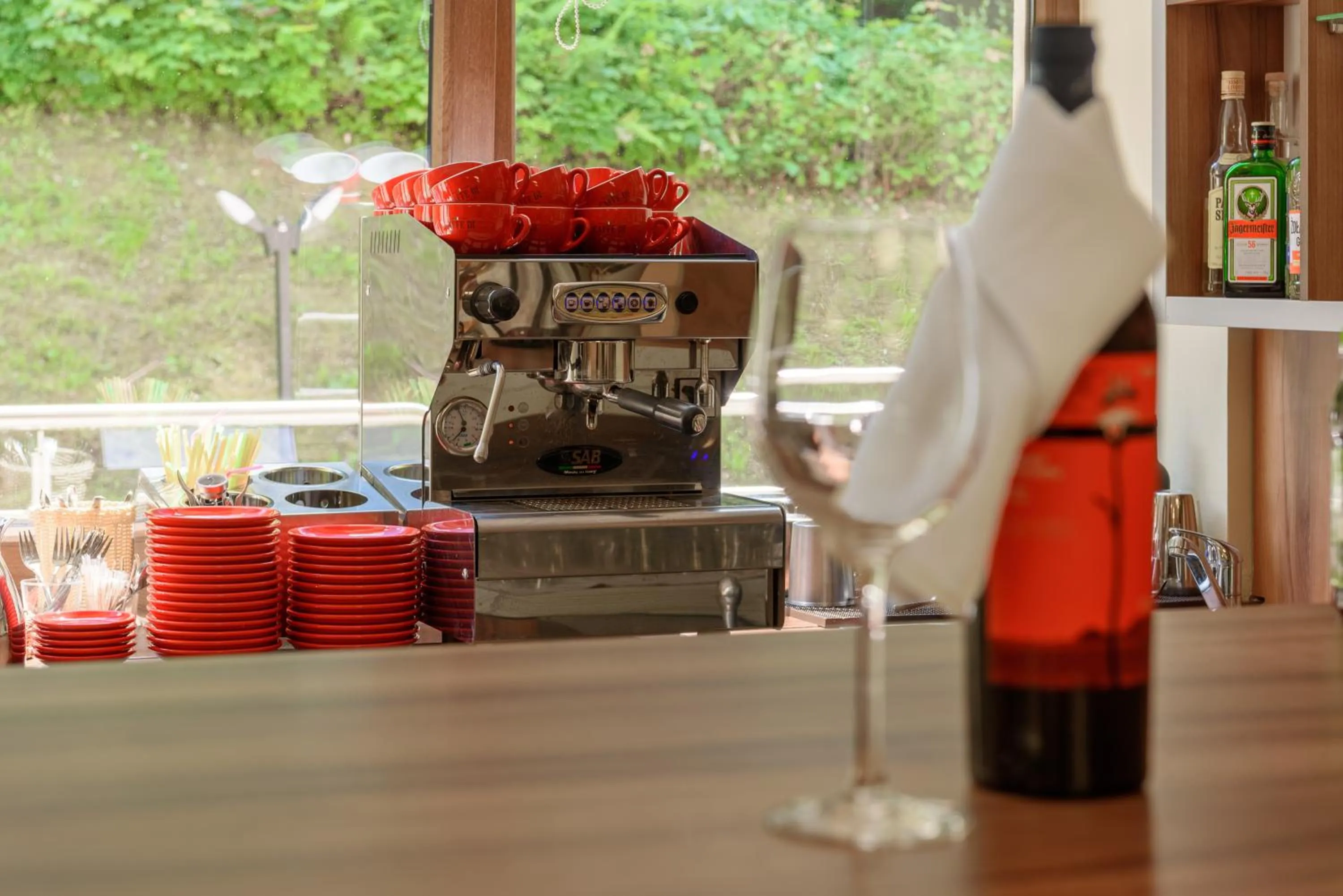 Restaurant/places to eat in Hotel Podium