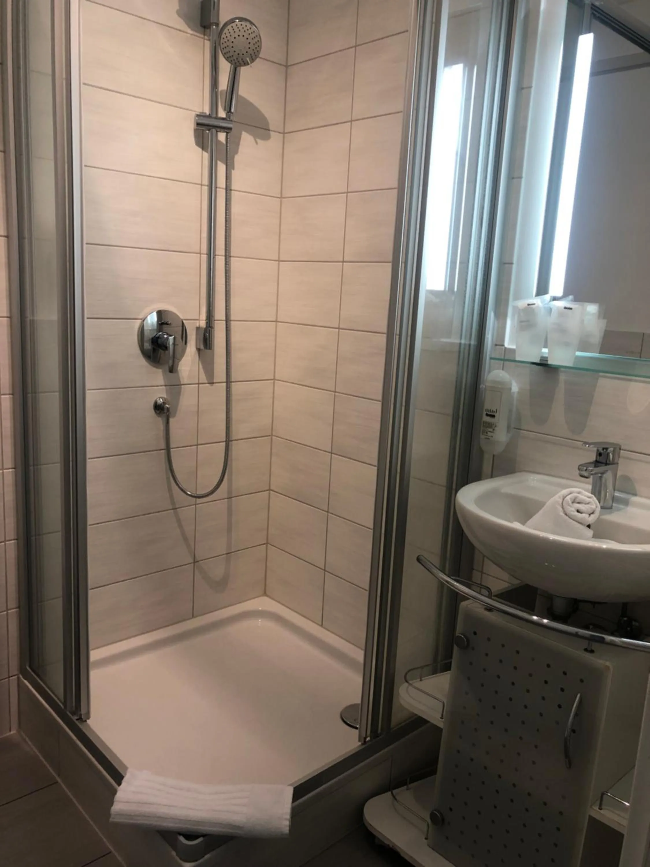 Einraumapartment mit Seeblickbalkon