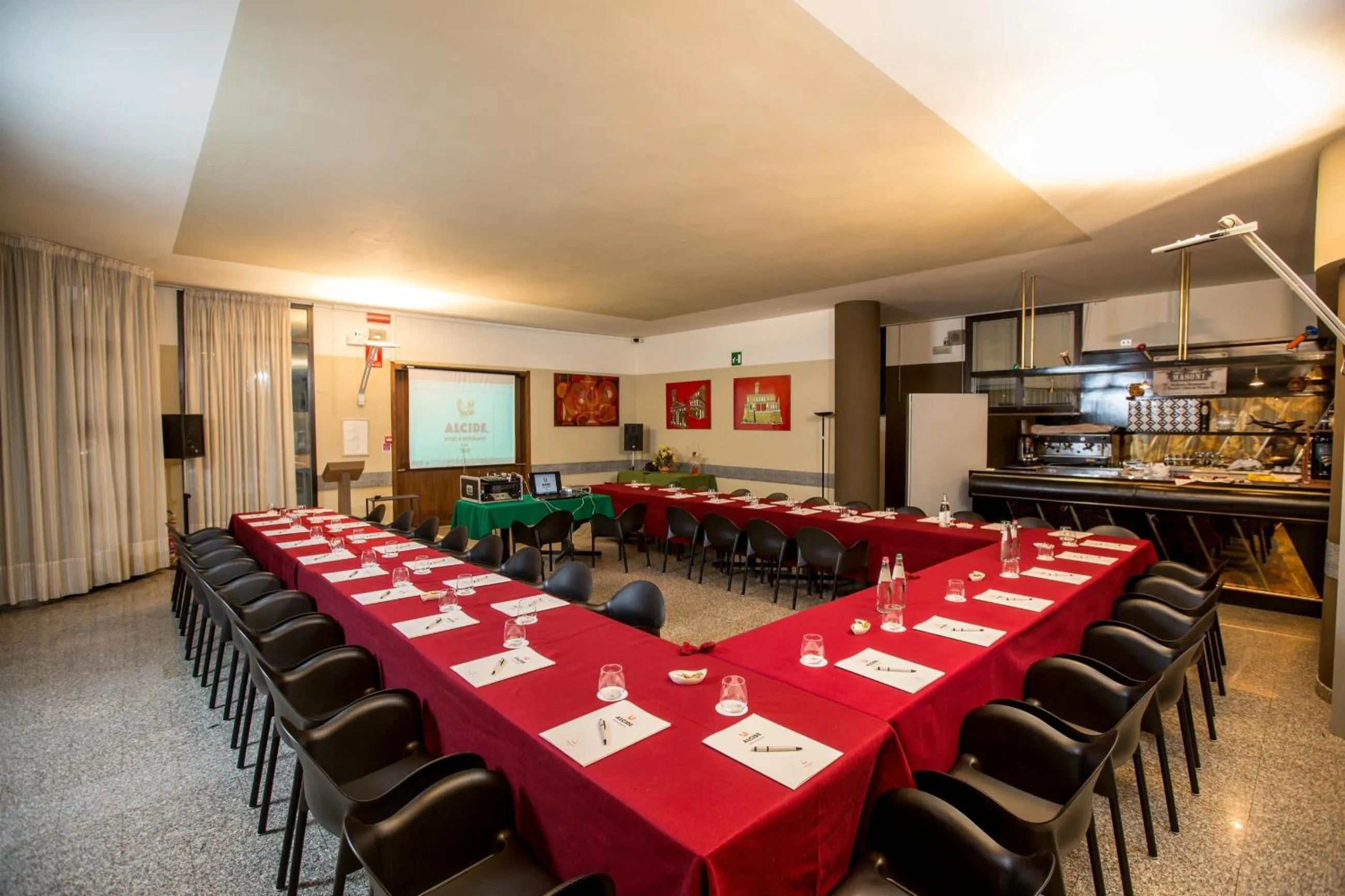 Business facilities in Hotel Ristorante Alcide