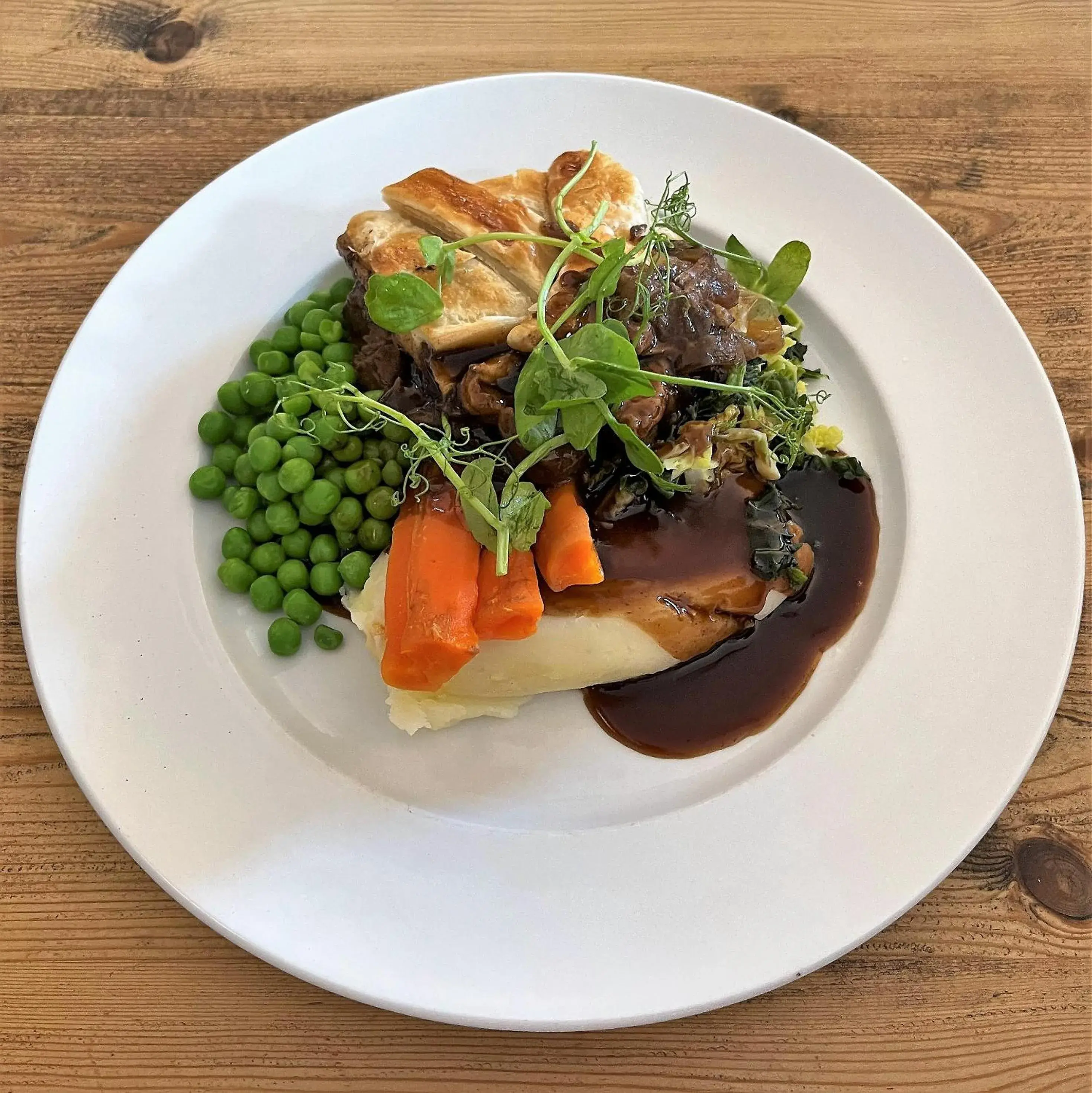 Food and drinks in The Tontine Hotel & Bar Food and drinks in The Tontine Hotel & Bar