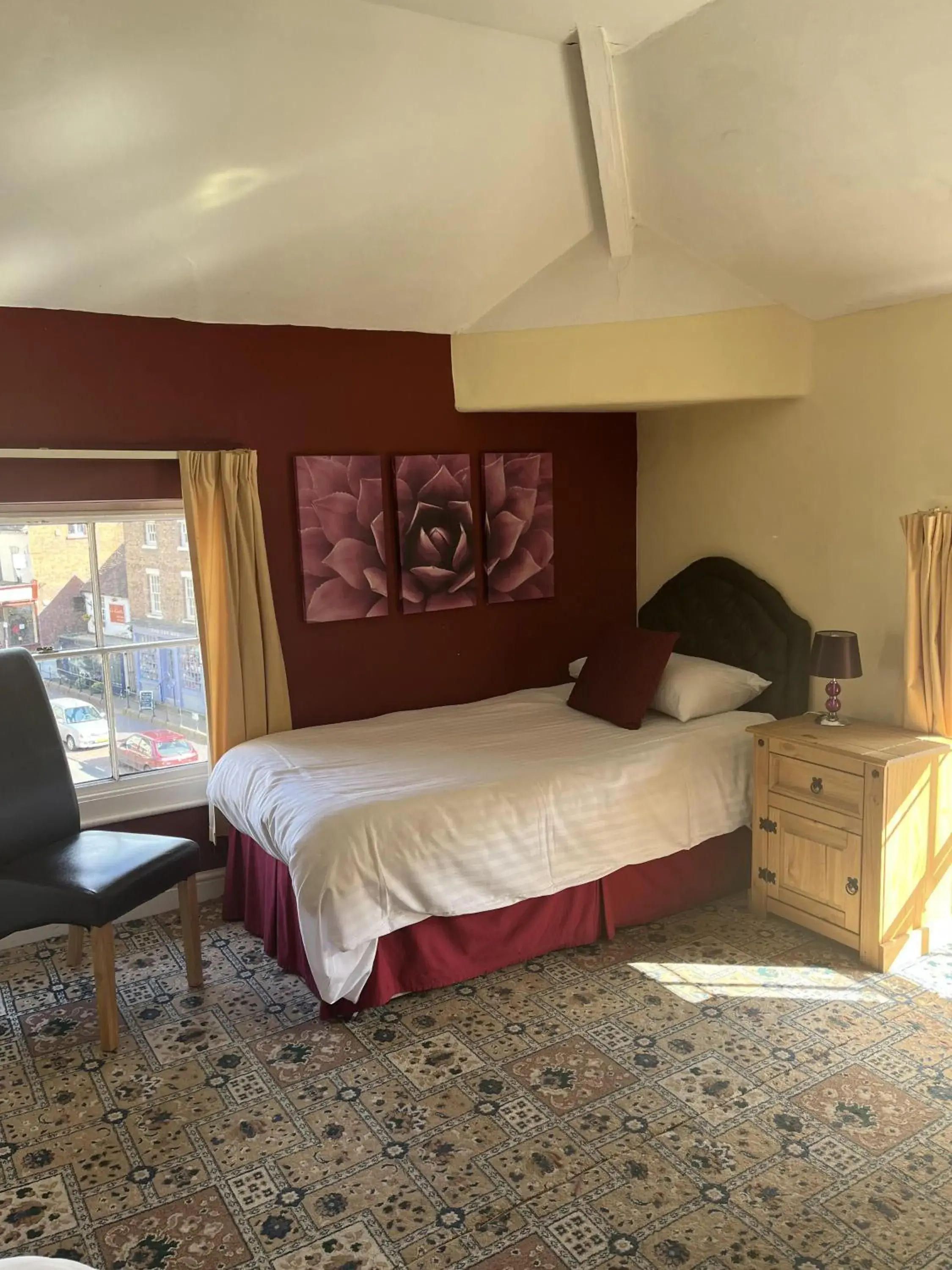 Bedroom, Bed in The Tontine Hotel & Bar Bedroom, Bed in The Tontine Hotel & Bar