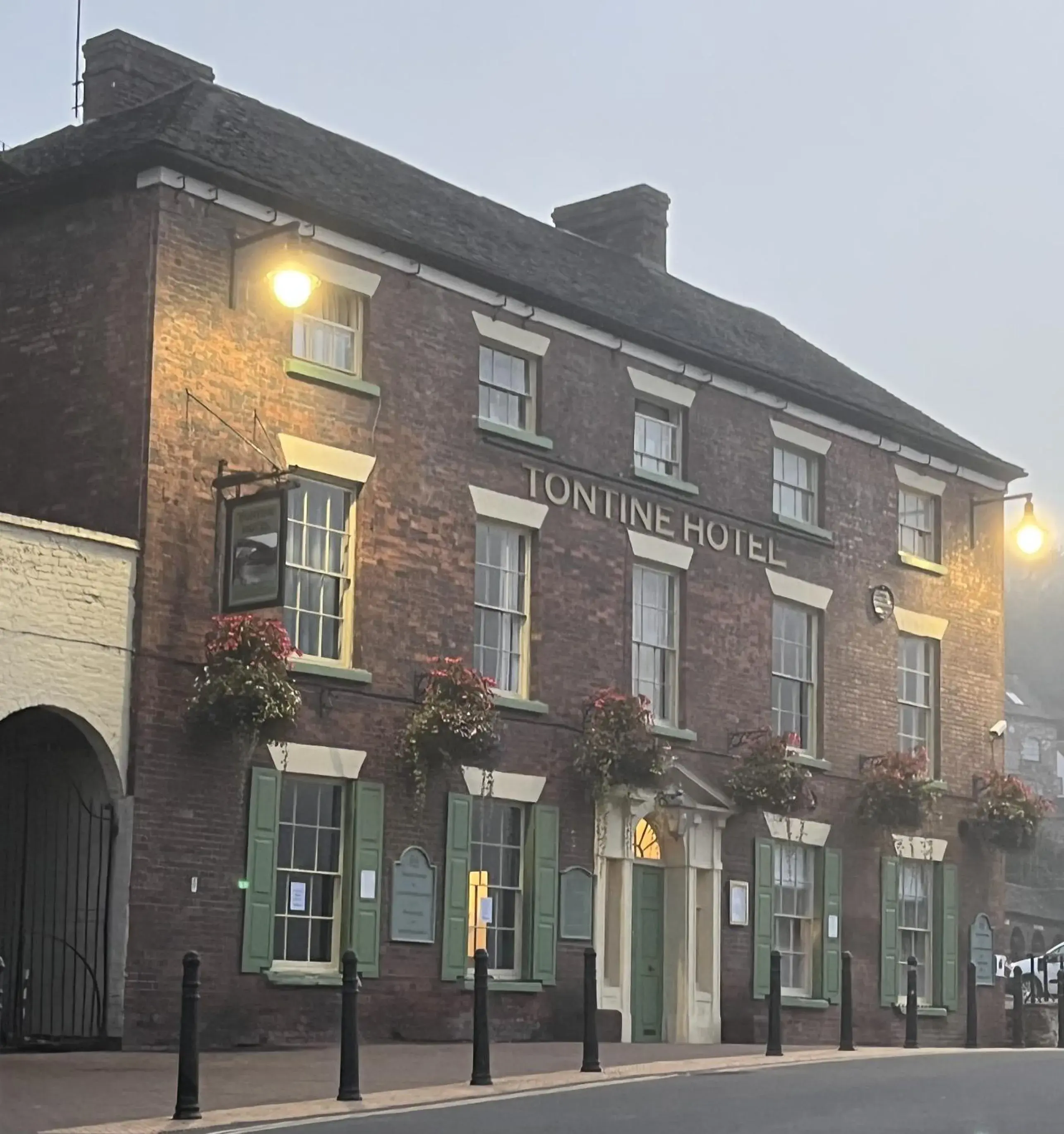 Property building in The Tontine Hotel & Bar Property building in The Tontine Hotel & Bar
