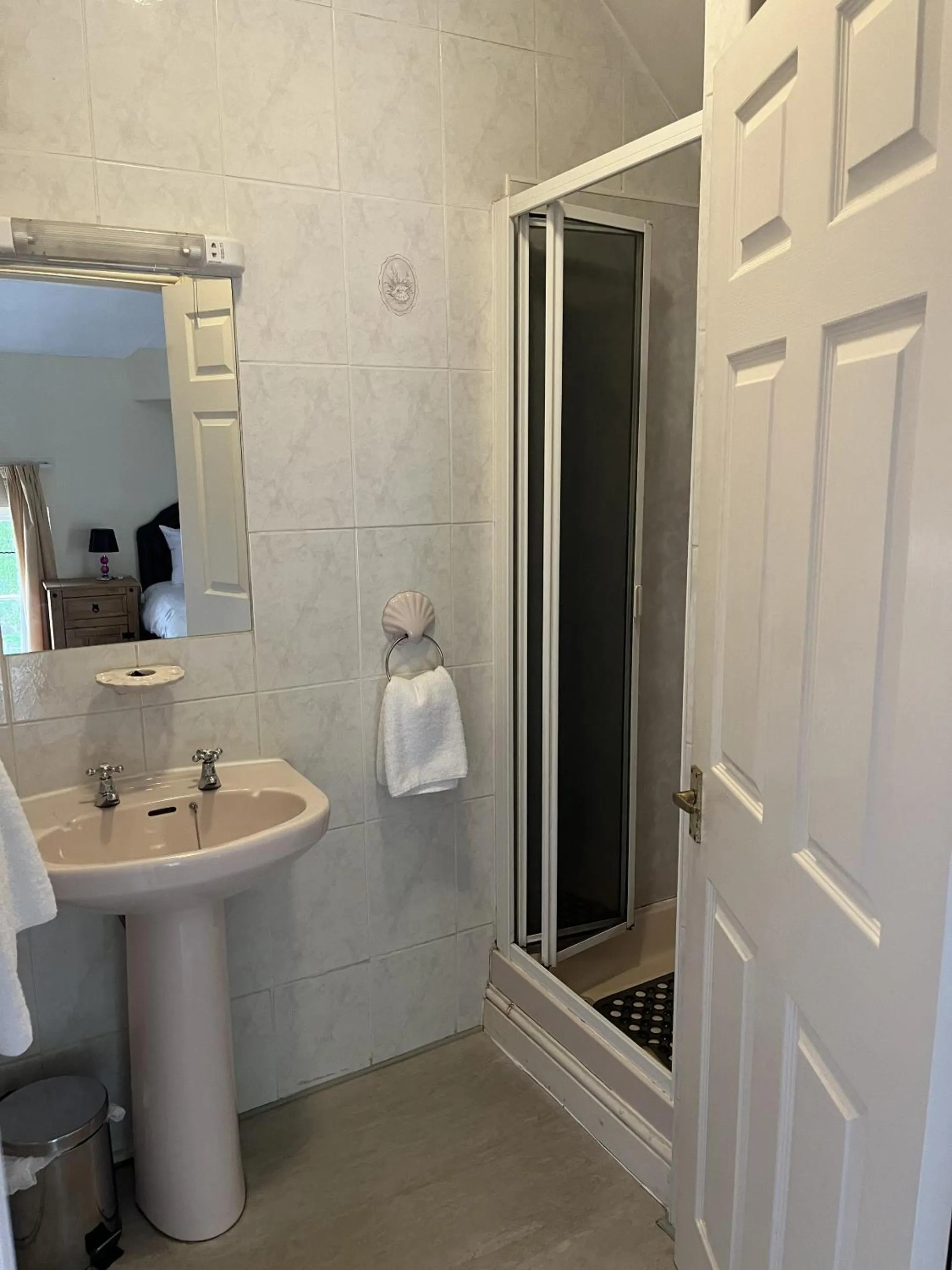 Bathroom in The Tontine Hotel & Bar