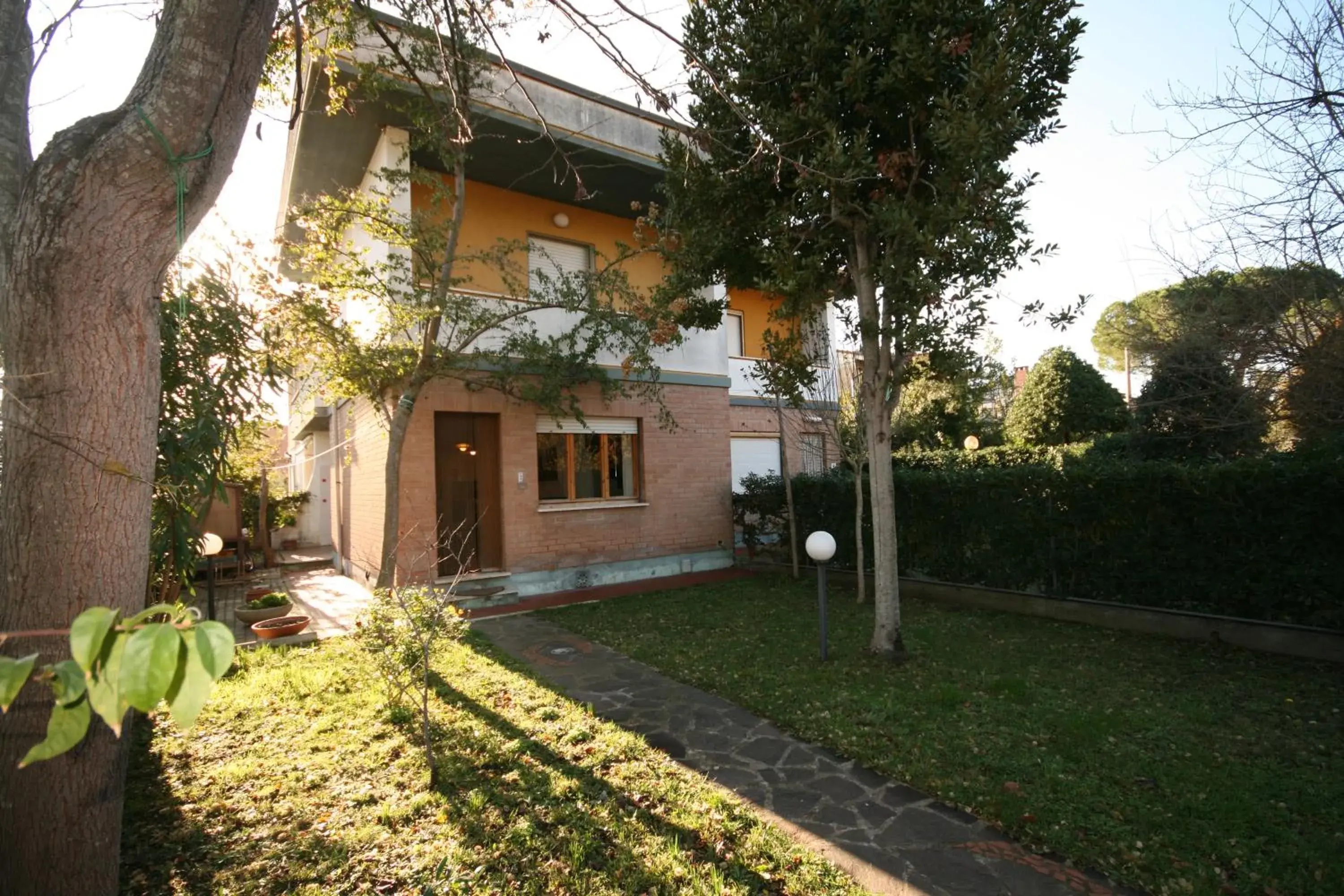 Appartamento indipendente con Giardino ideale per famiglie Appartamento indipendente con Giardino ideale per famiglie