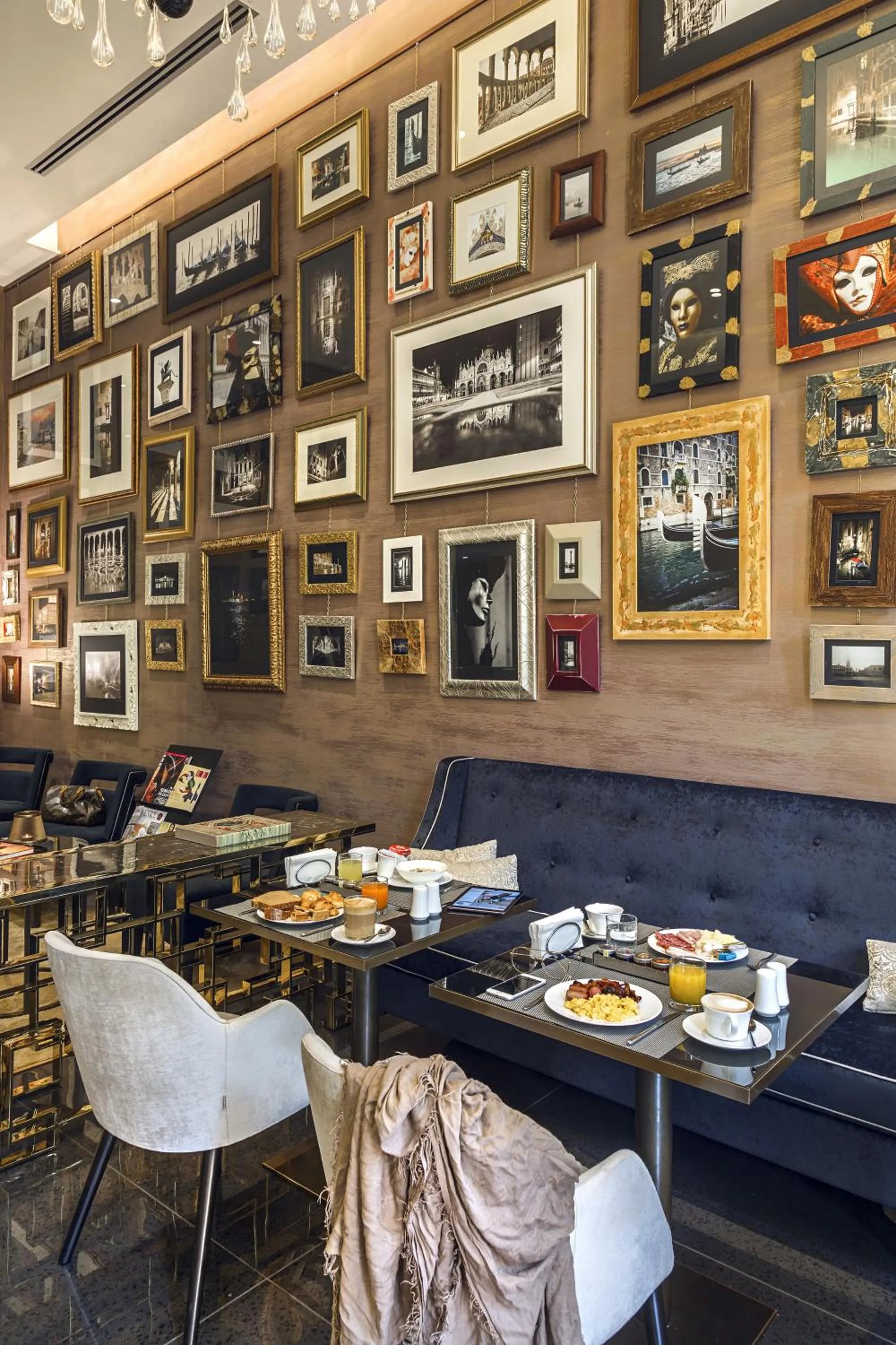 Buffet breakfast in The Venice Times