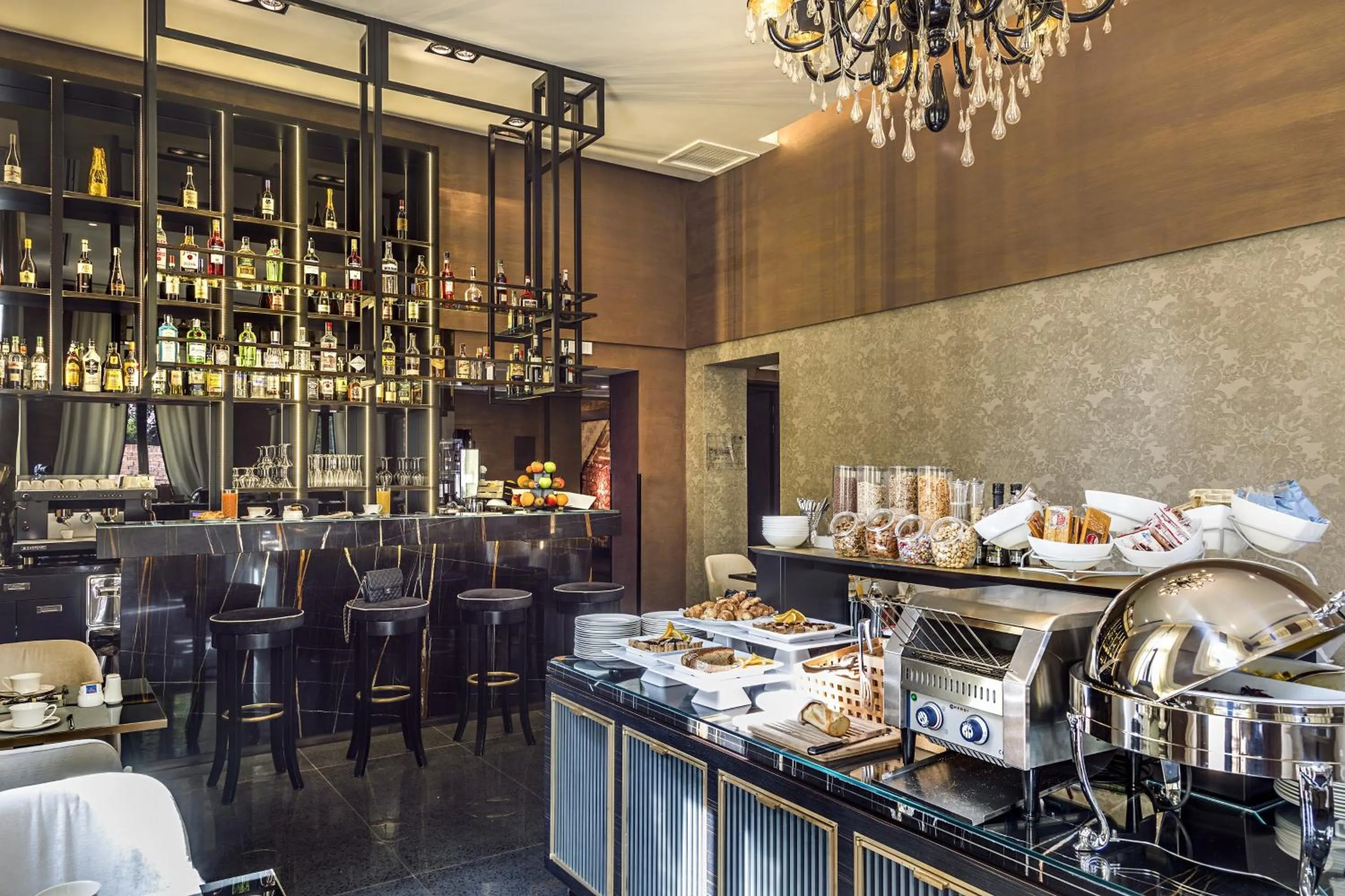 Buffet breakfast in The Venice Times