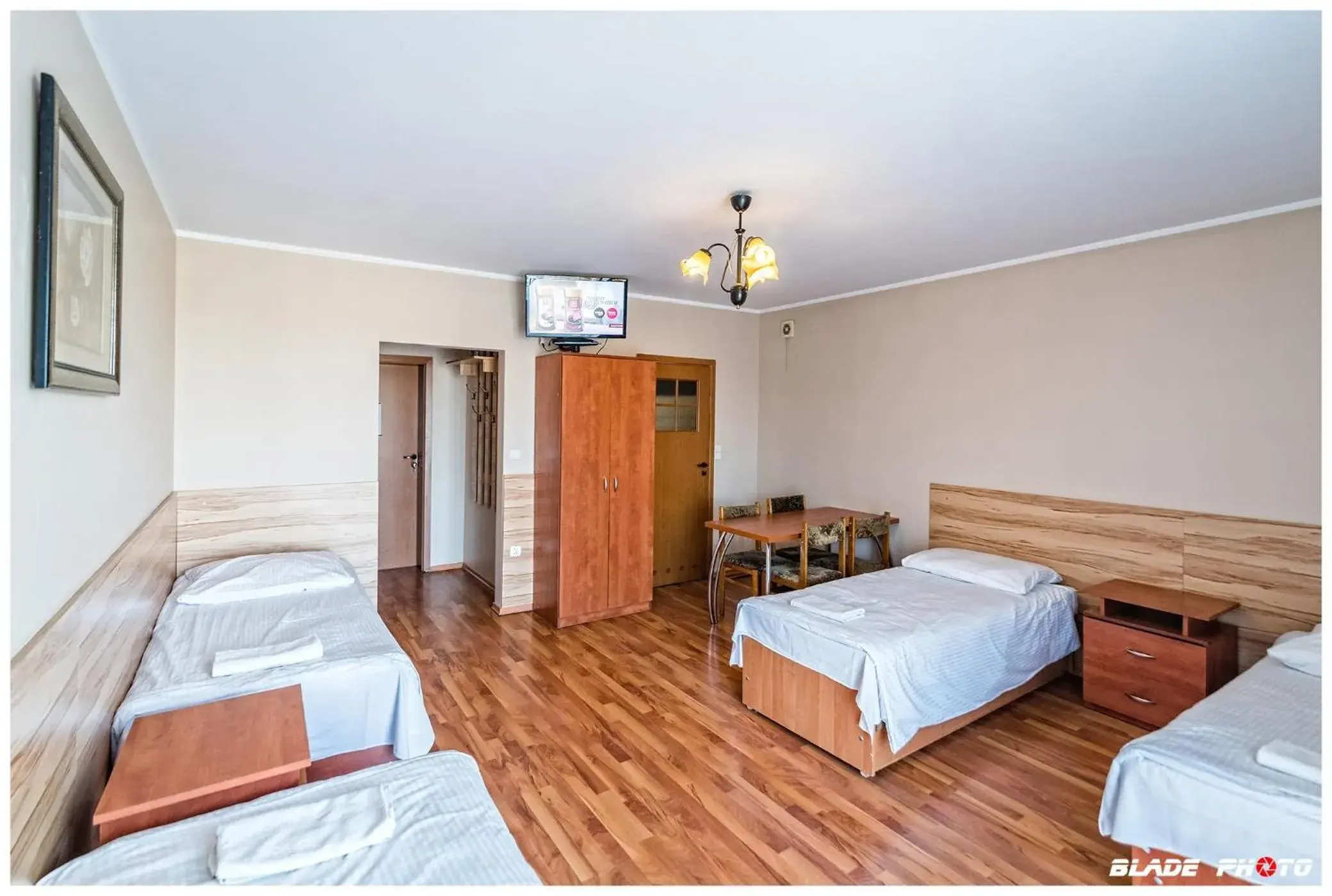 Family Room with Private Bathroom in Kompleks Noclegowy Warka Family Room with Private Bathroom in Kompleks Noclegowy Warka