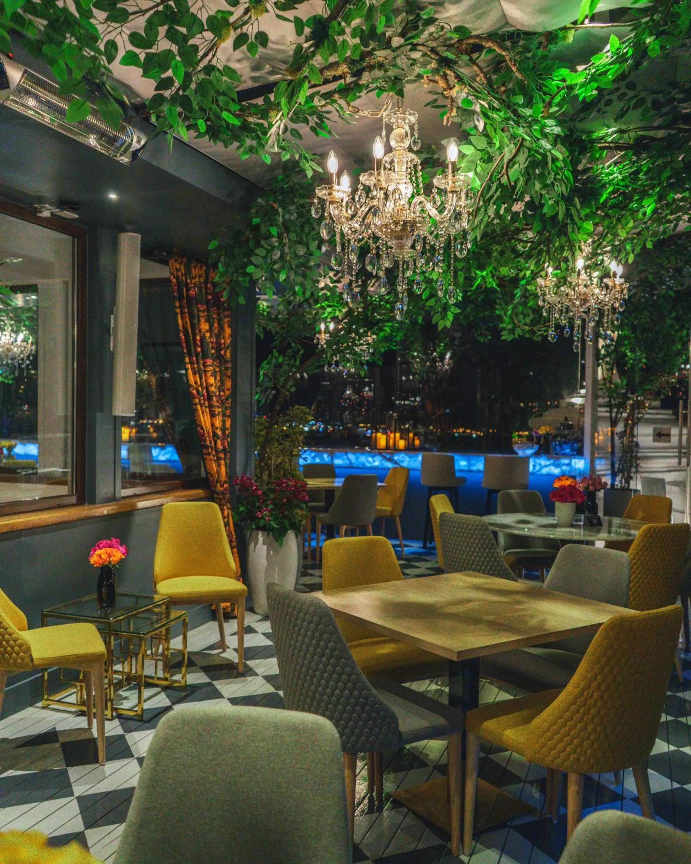 Restaurant/places to eat in Itza Hotel Boutique Internacional