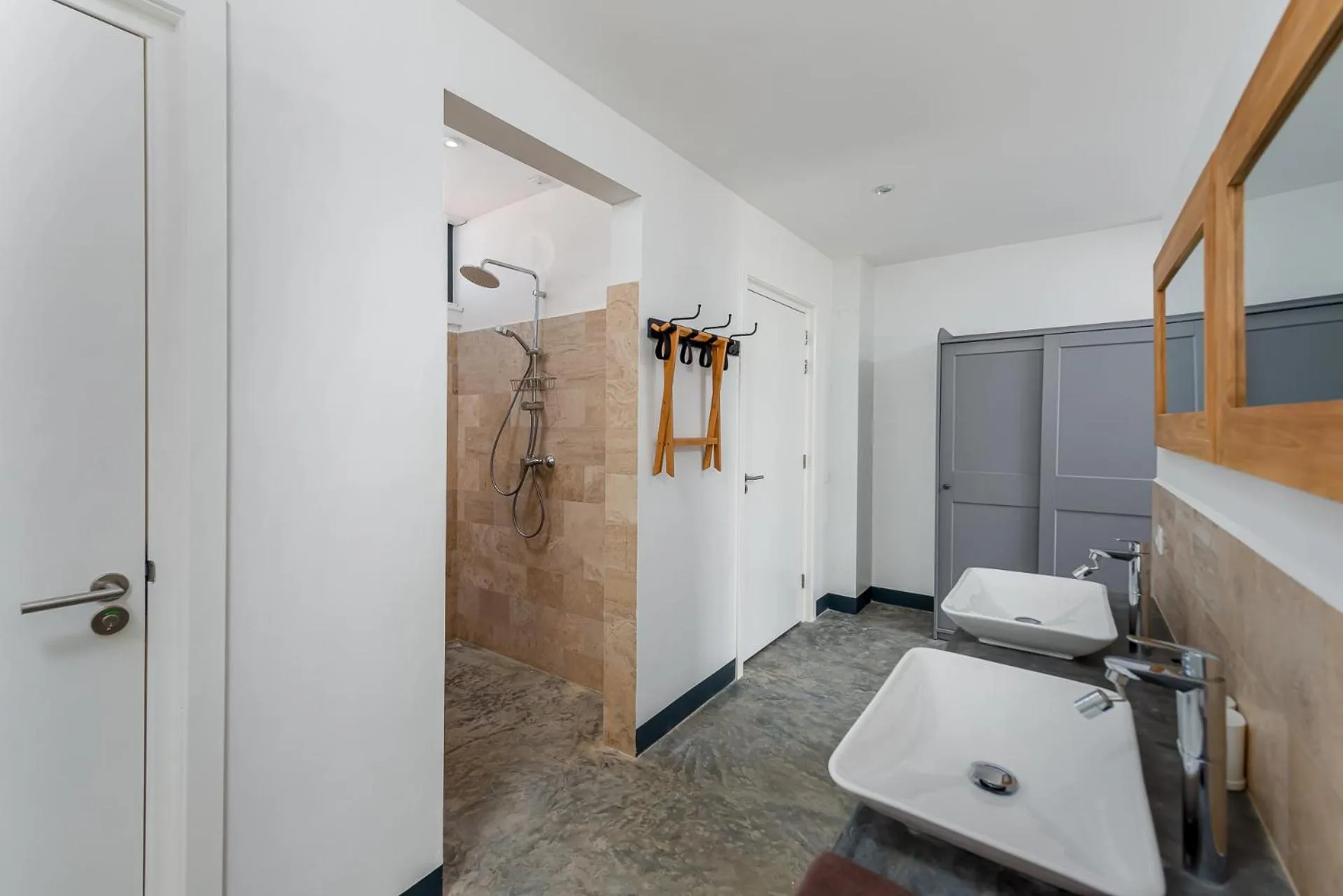 Shower in Bloozz resort Bonaire