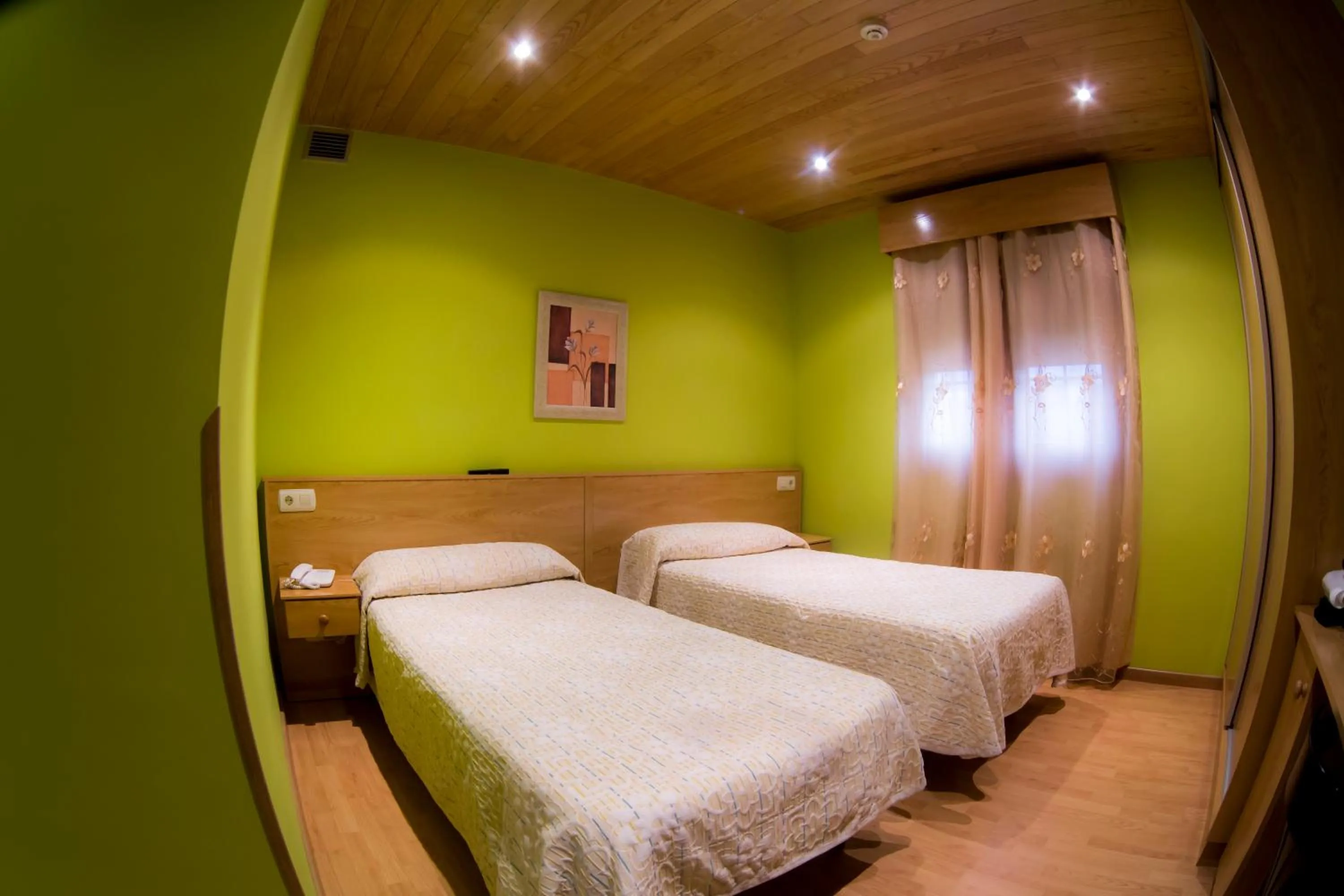 Photo of the whole room, Bed in Hotel el Horreo de Avilés