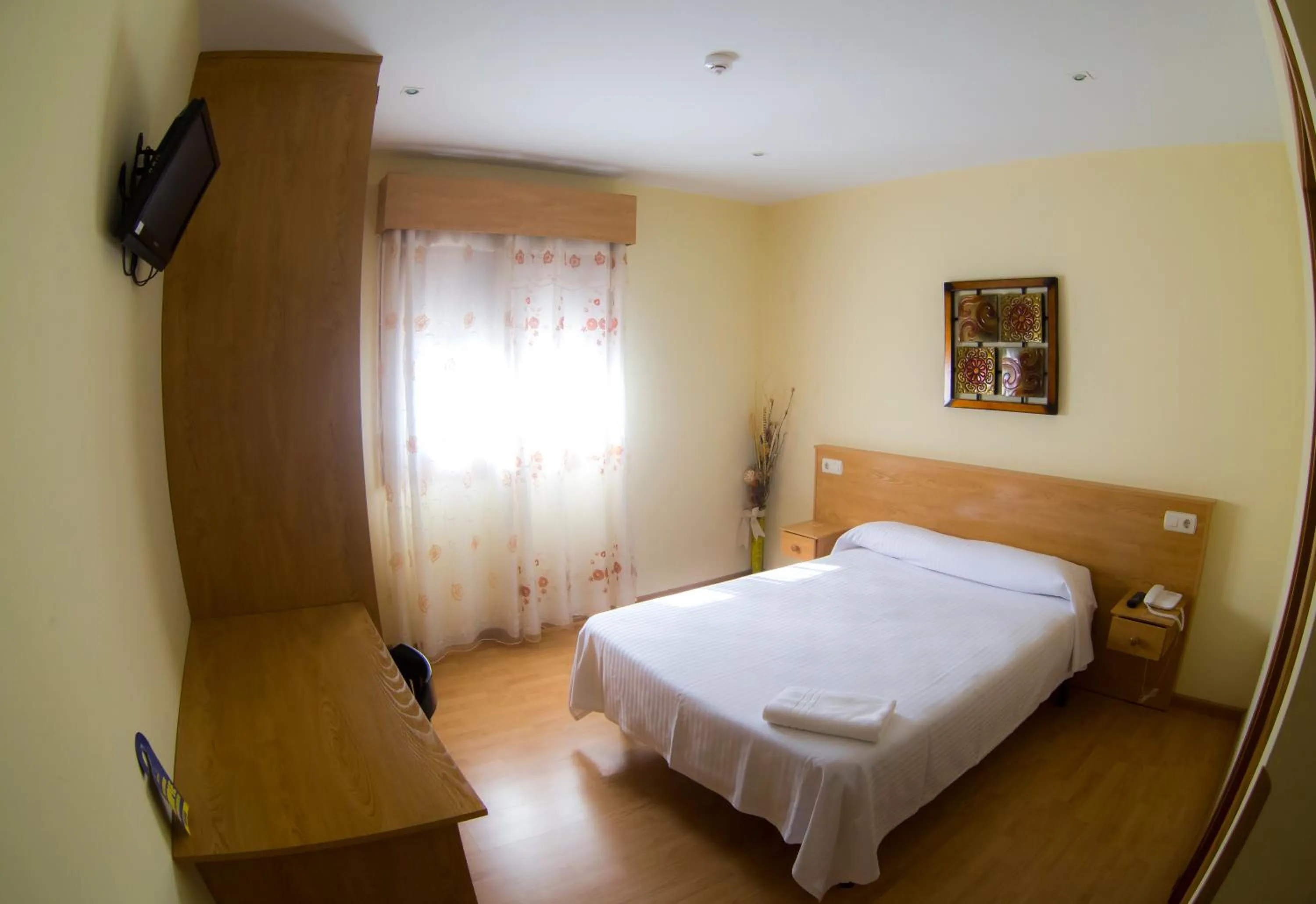 Photo of the whole room, Bed in Hotel el Horreo de Avilés