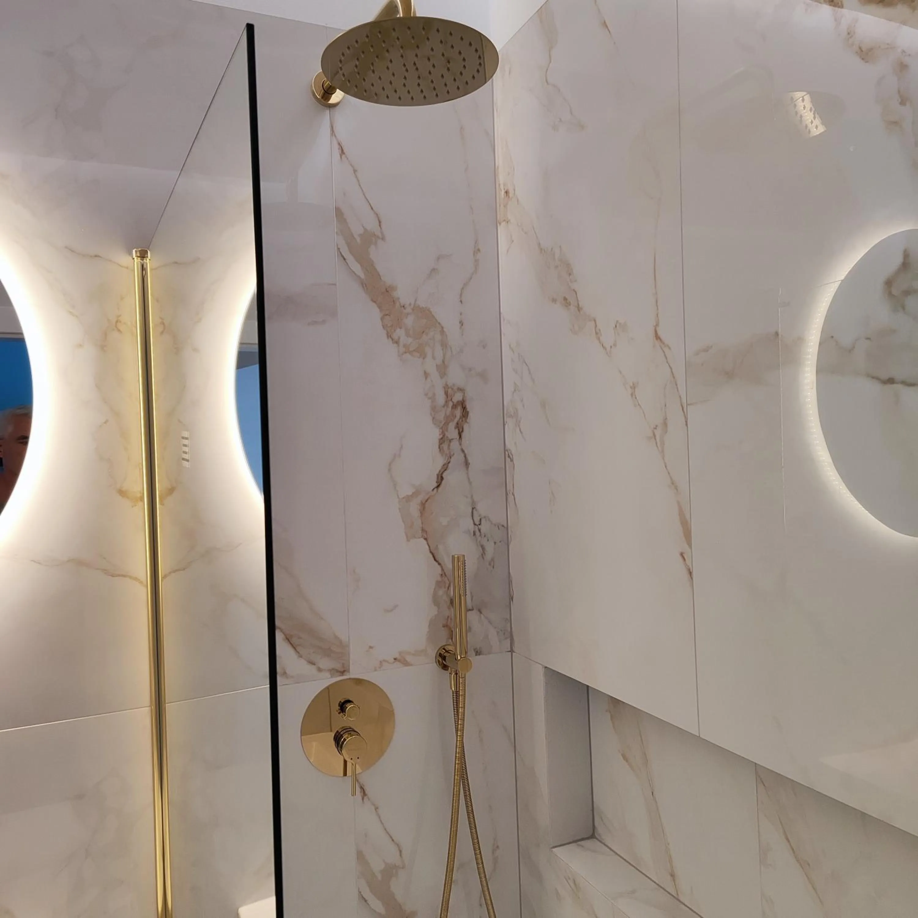 Shower in Sleepy3city Plac Unii
