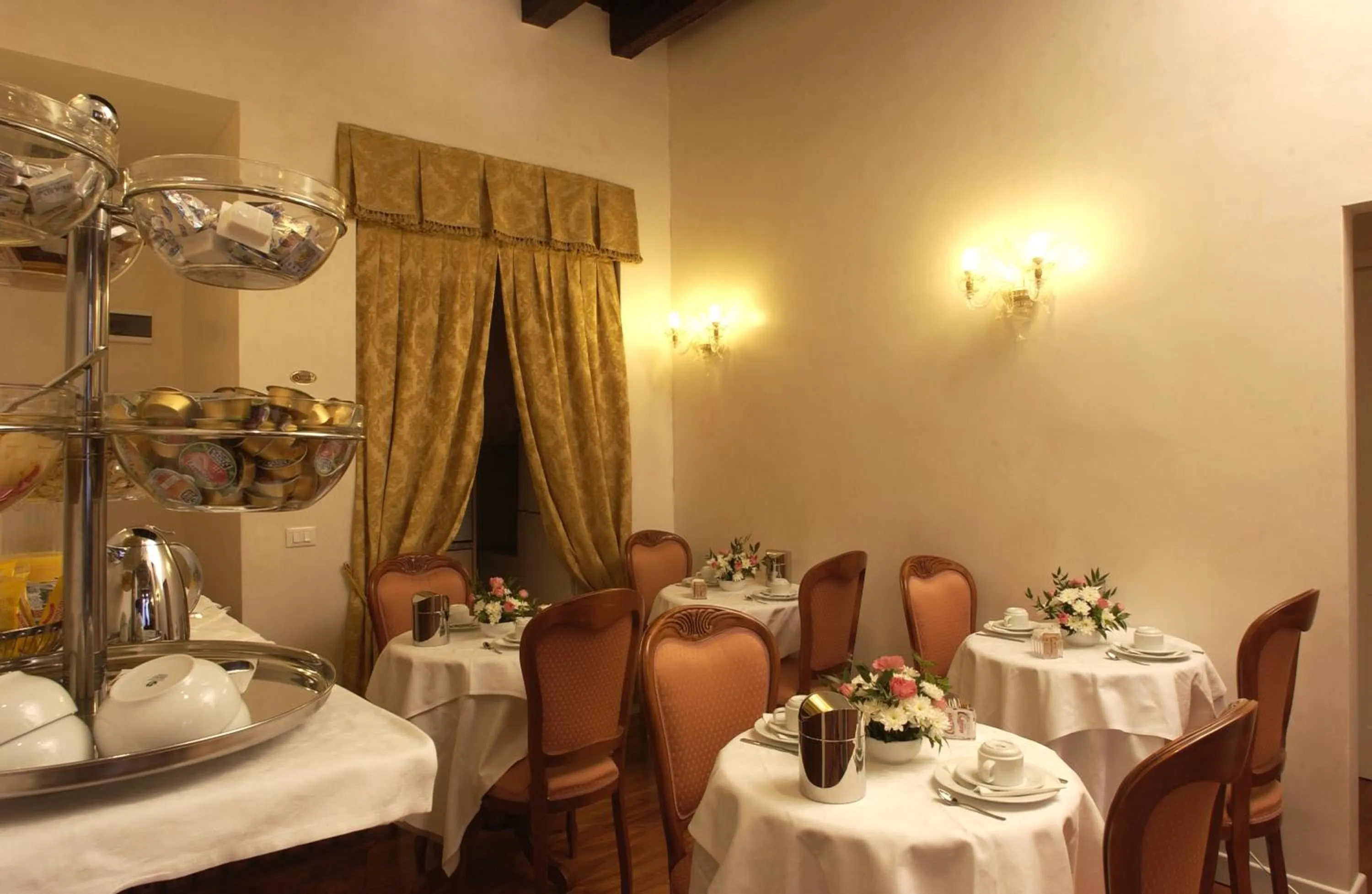 Restaurant/places to eat in Hotel Locanda Canal
