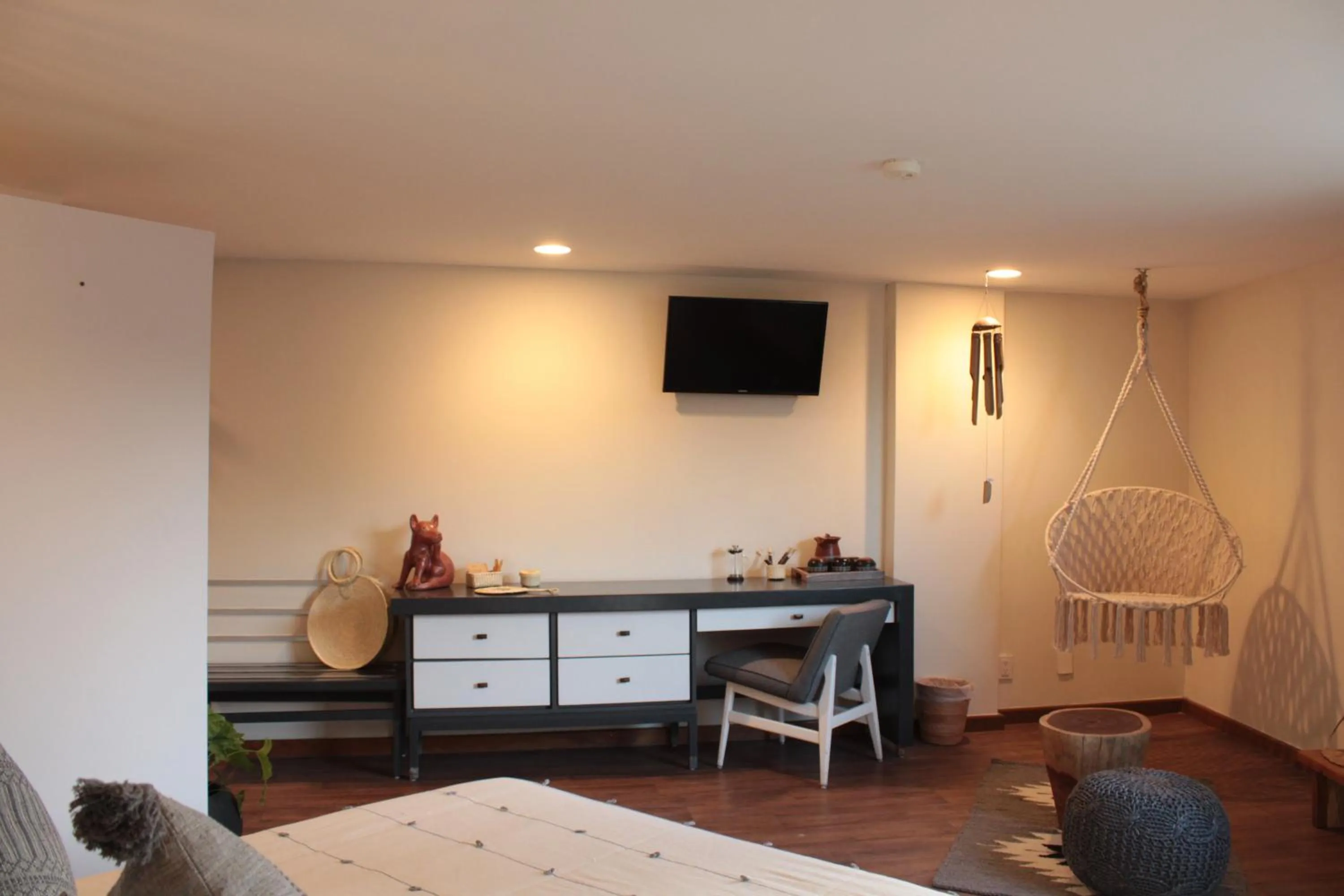 TV and multimedia, Bed in Hotel B Urban Xaman by Fontán Reforma