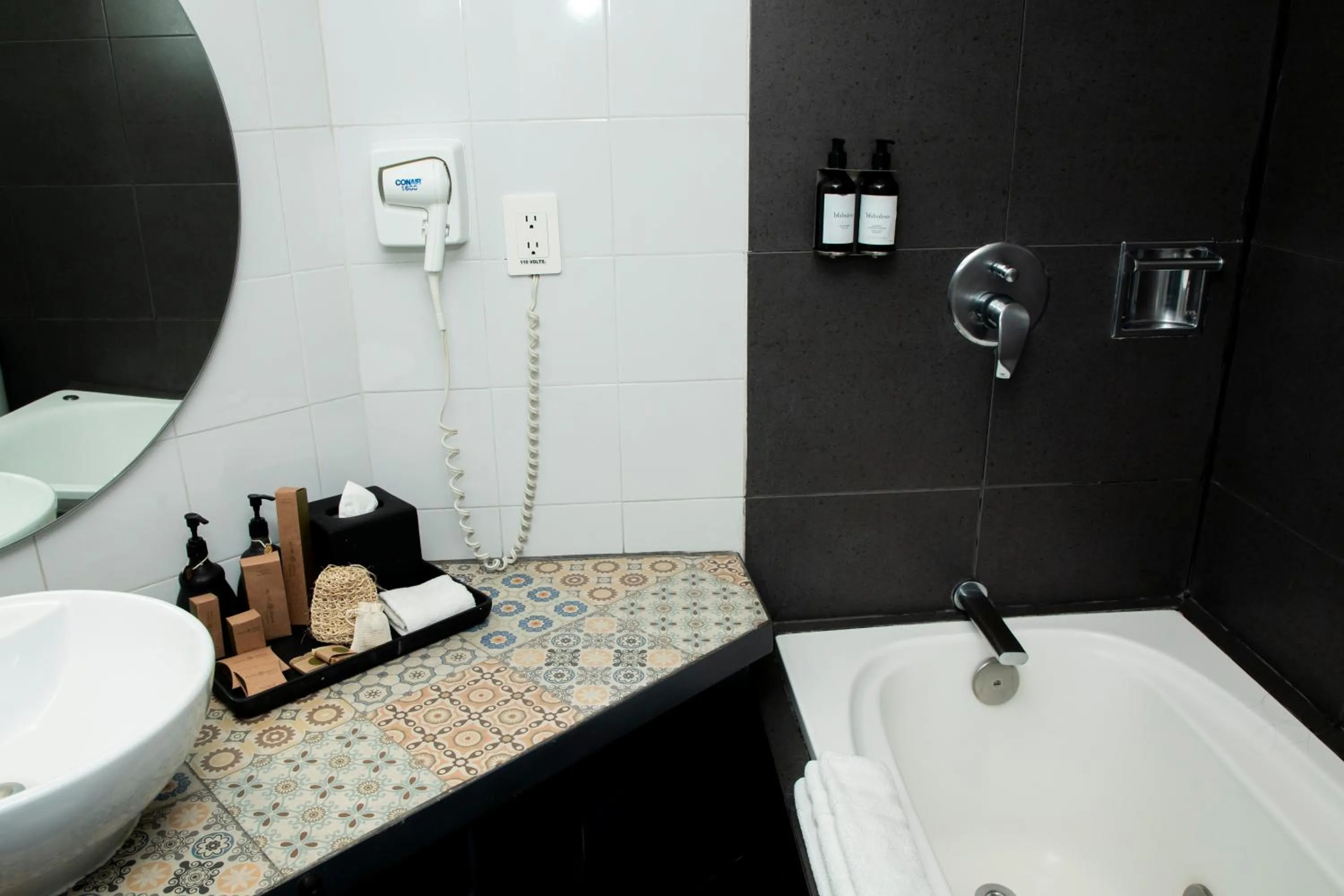 Bathroom in Hotel B Urban Xaman by Fontán Reforma