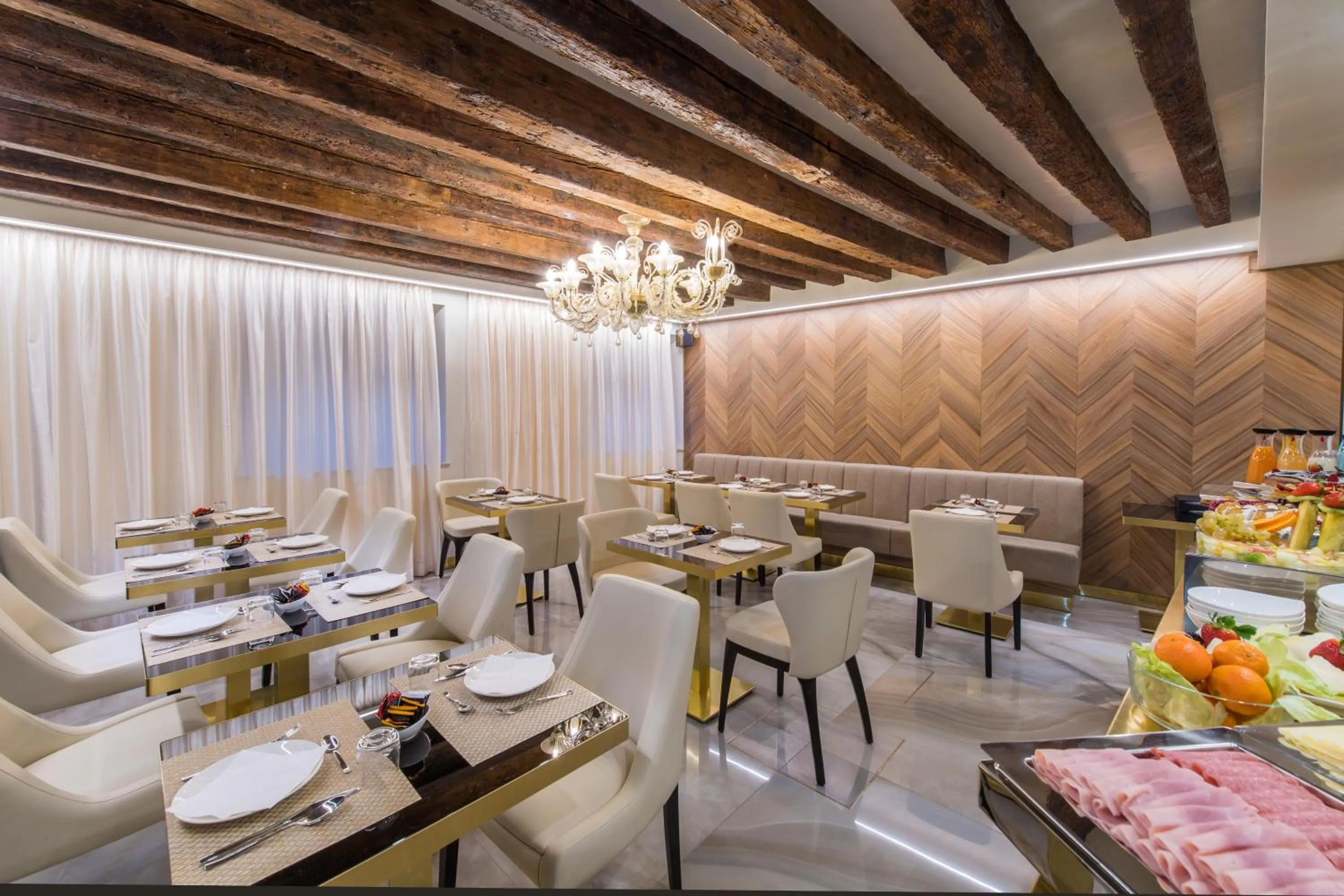 Restaurant/places to eat in Hotel Casa Nicolò Priuli