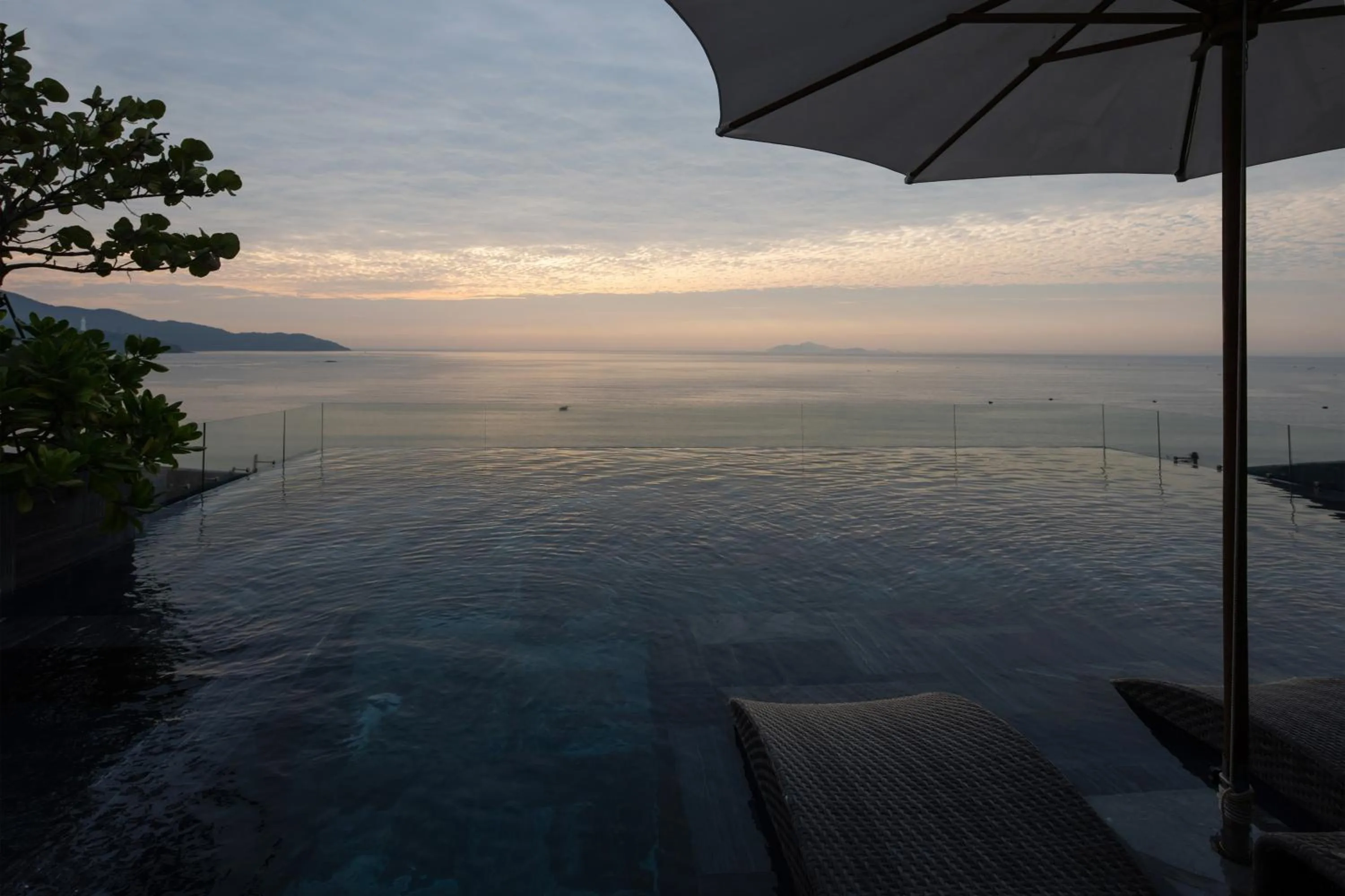 Swimming pool in Leaf Beachfront Hotel Da Nang