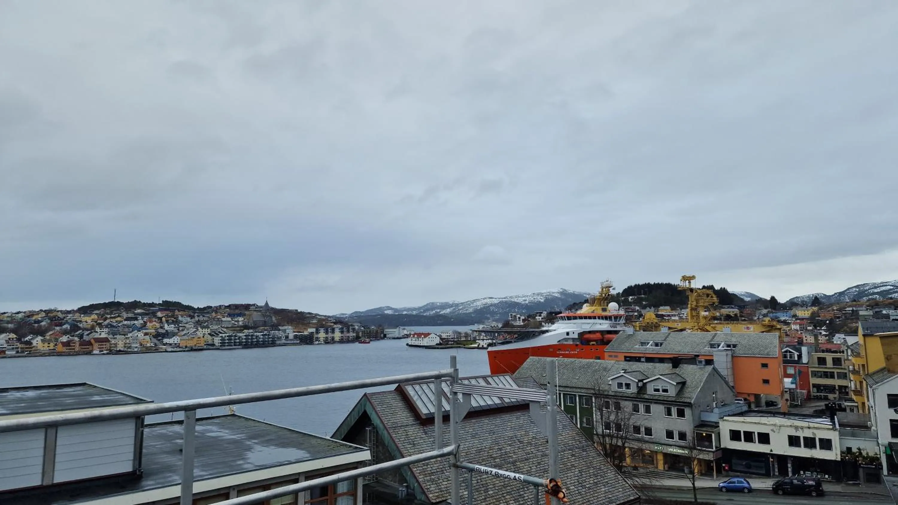 Lovely 2-bedroom loft with panoramic view.