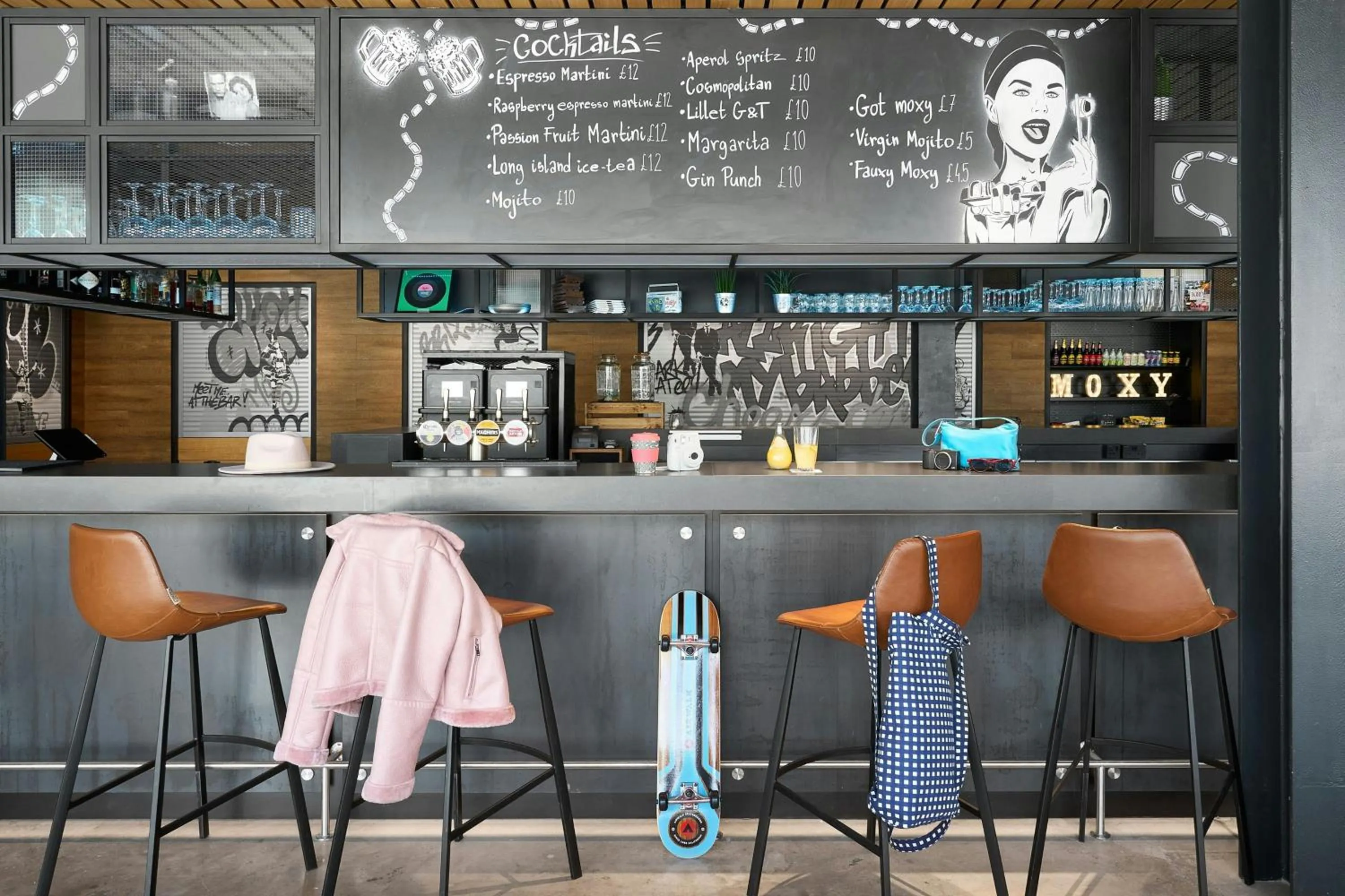 Lounge or bar in Moxy Bristol