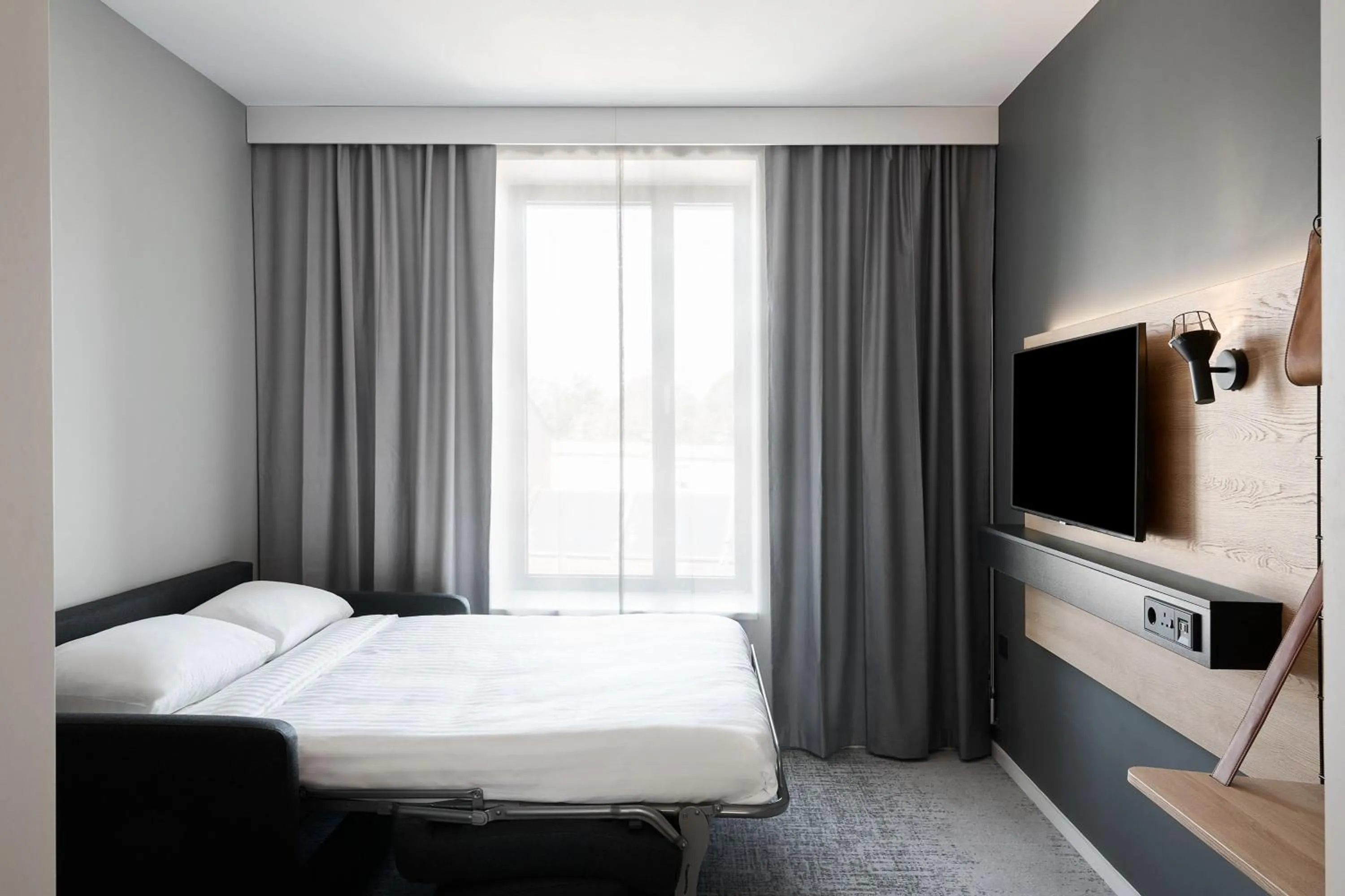 Photo of the whole room, Bed in Moxy Bristol