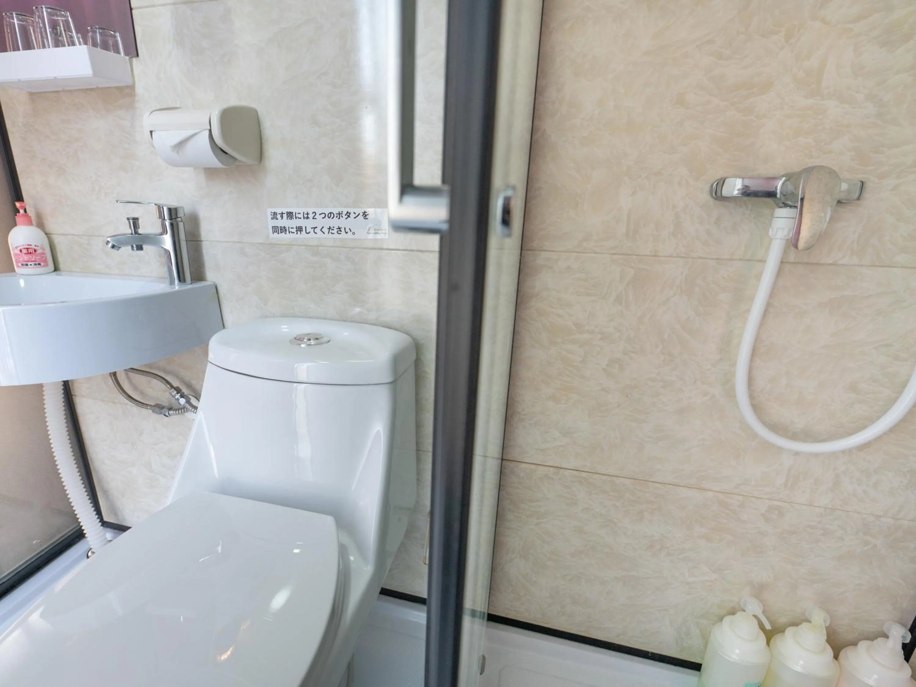 Shower in Fuji Hoshizorano Mura Tabist