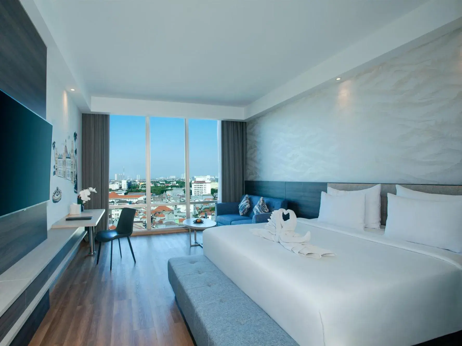 View (from property/room), Bed in Platinum Hotel Tunjungan Surabaya View (from property/room), Bed in Platinum Hotel Tunjungan Surabaya