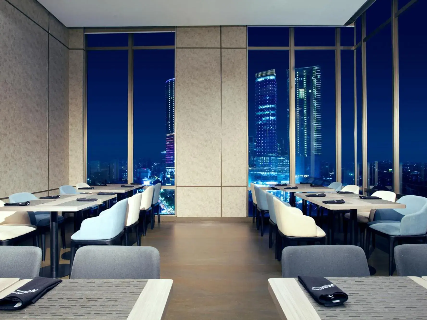 Restaurant/places to eat in Platinum Hotel Tunjungan Surabaya Restaurant/places to eat in Platinum Hotel Tunjungan Surabaya