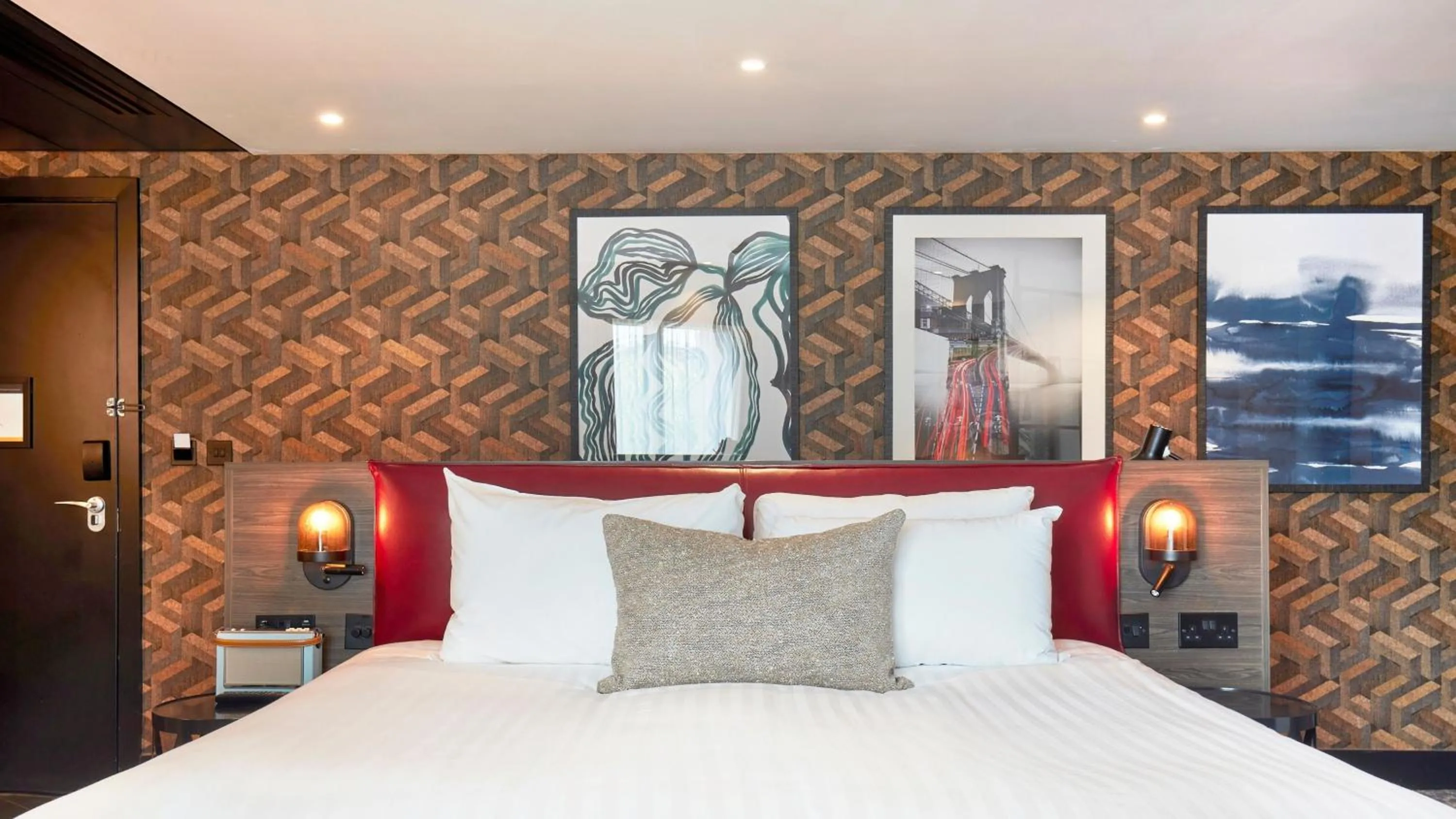 Photo of the whole room, Bed in voco Leicester by IHG