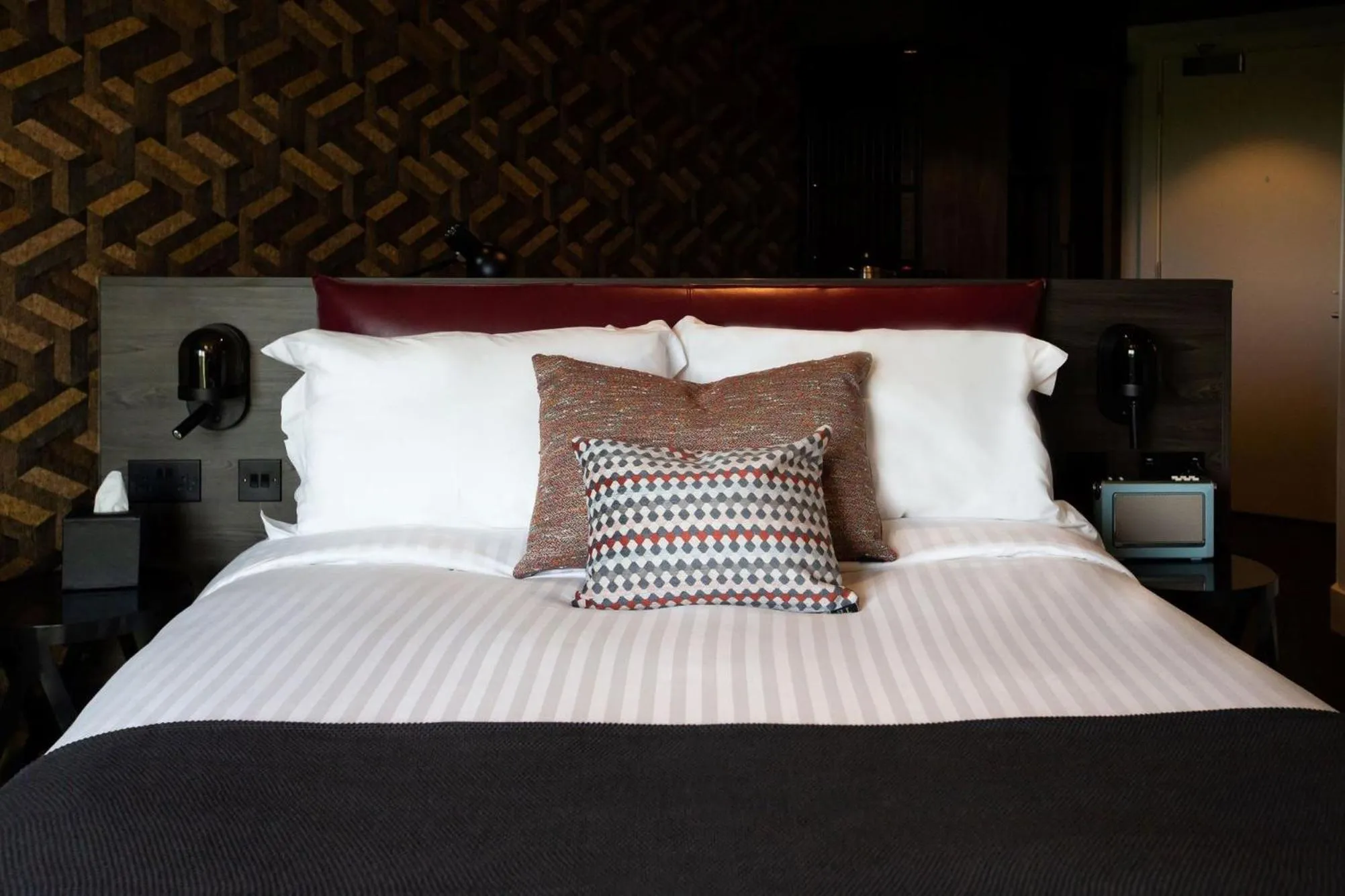 Photo of the whole room, Bed in voco Leicester by IHG