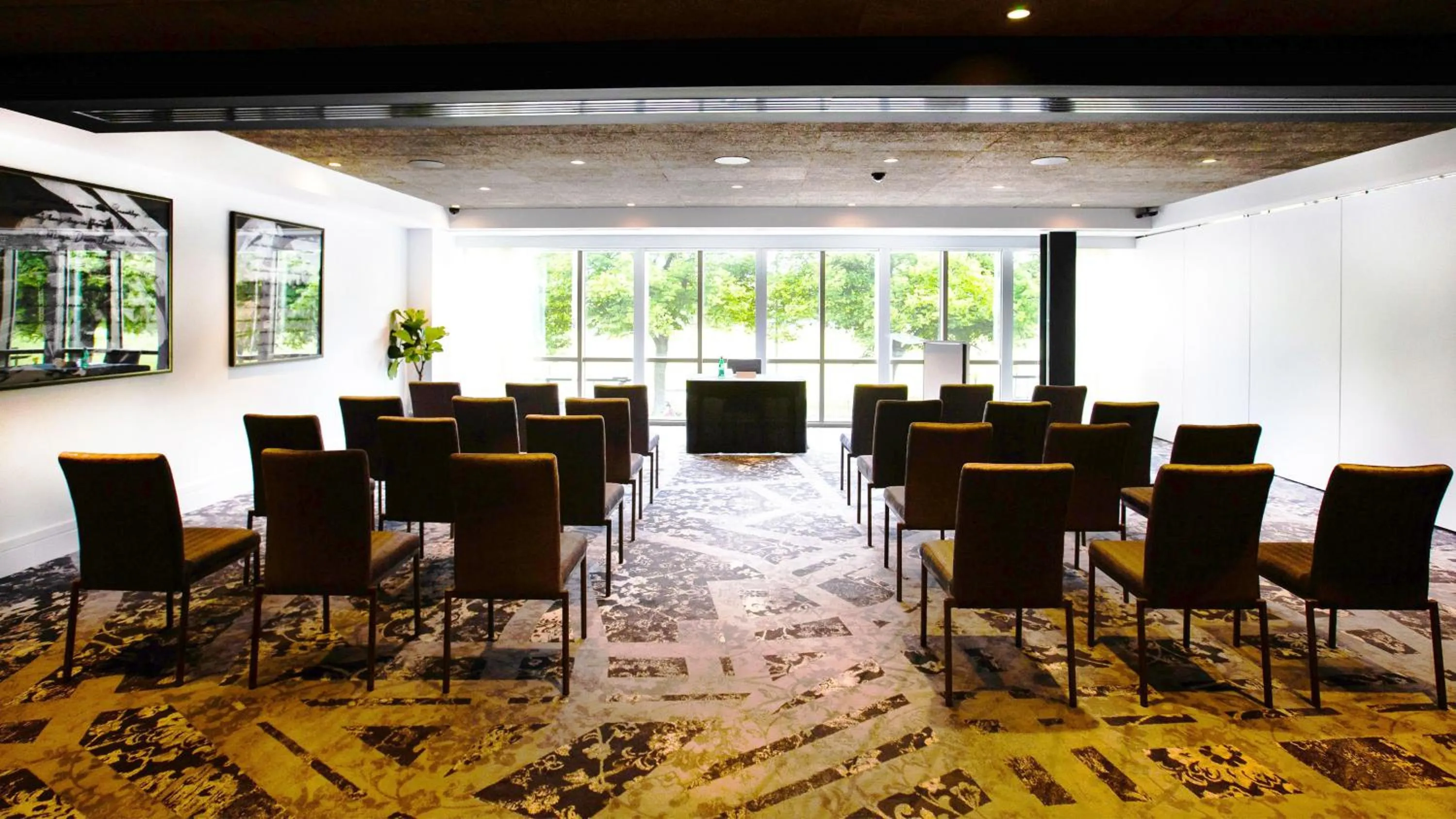 Meeting/conference room in voco Leicester by IHG