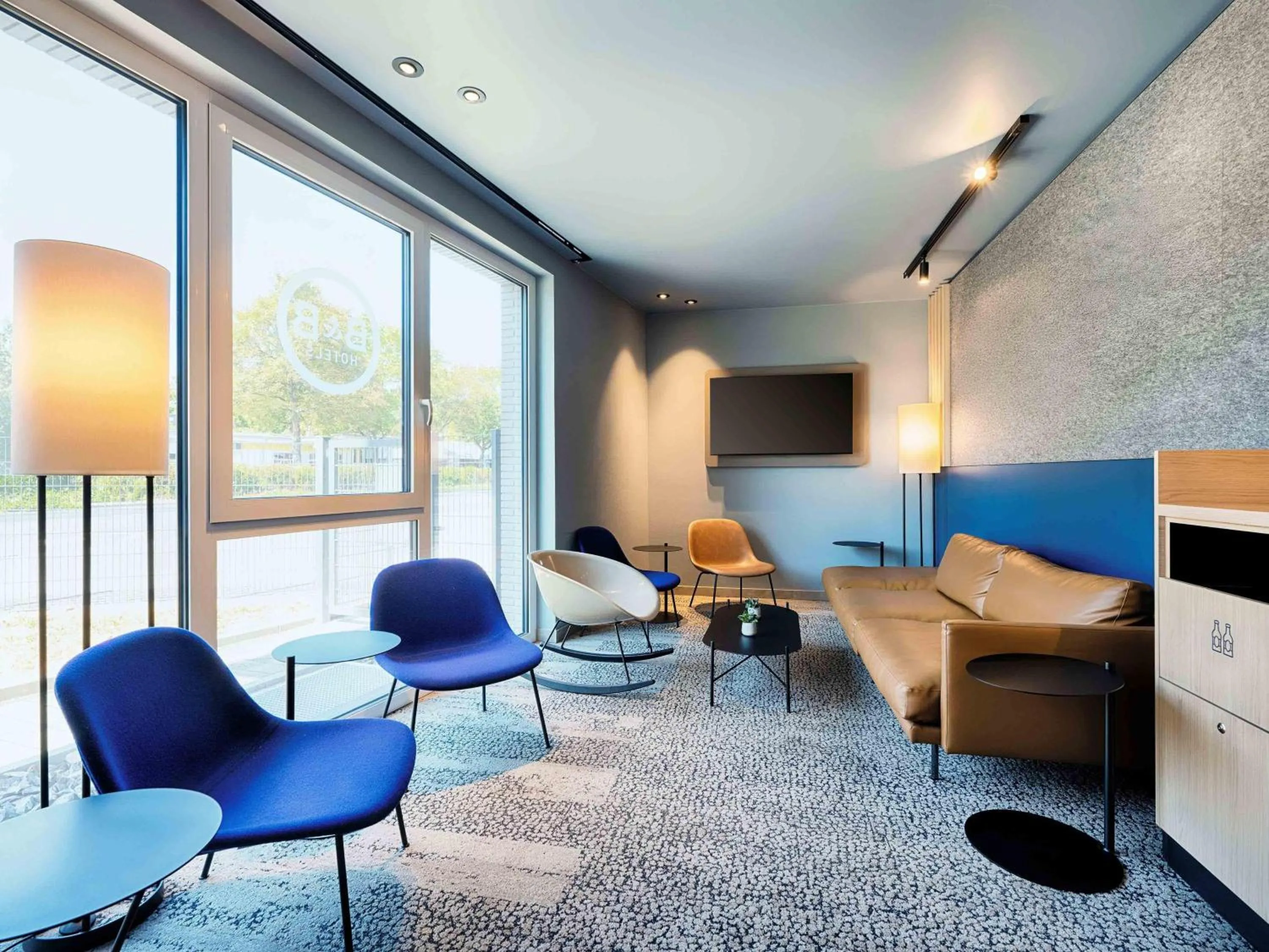 Lobby or reception in B&B HOTEL Gießen-City