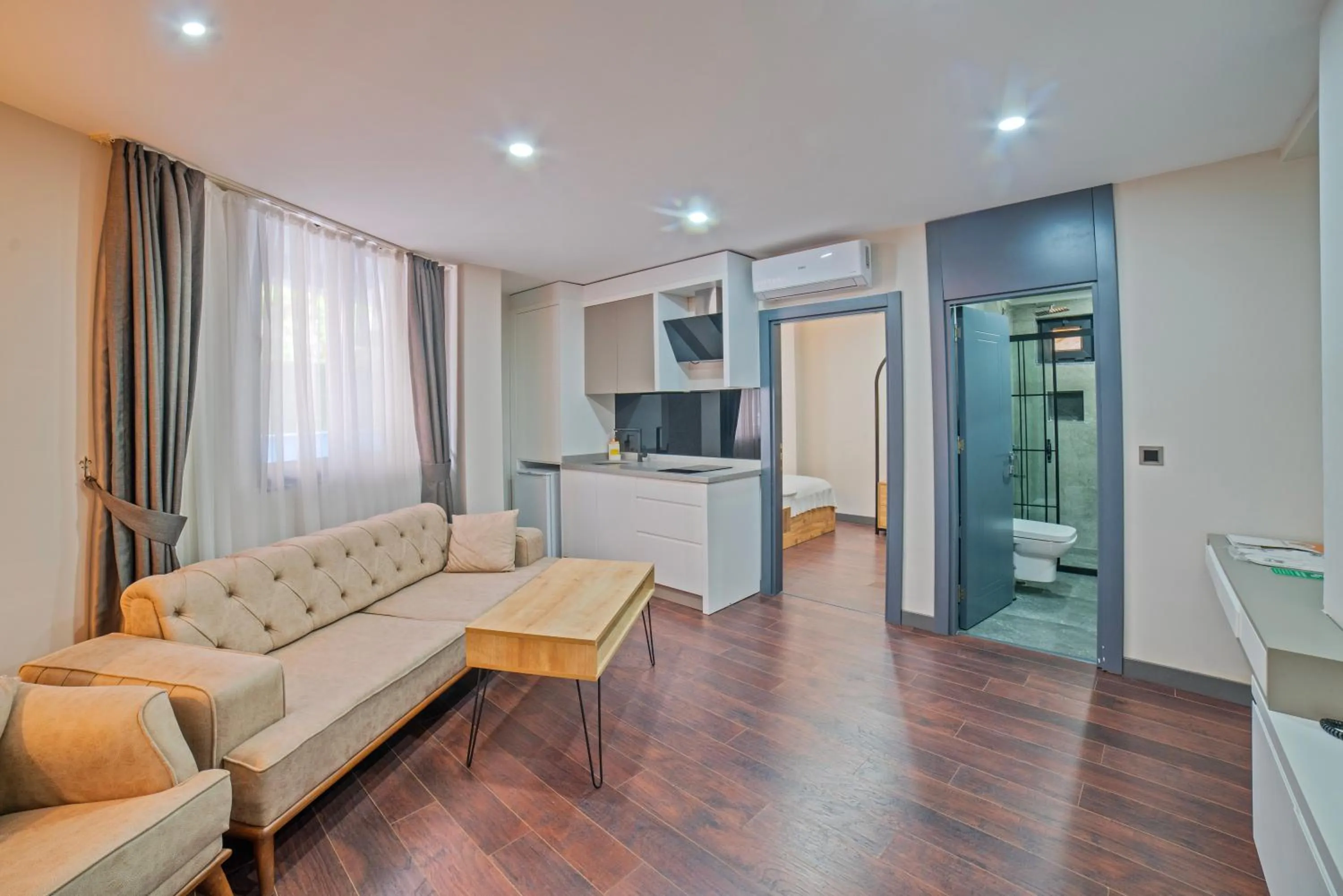 TV and multimedia in City Moonlight Apart Hotel