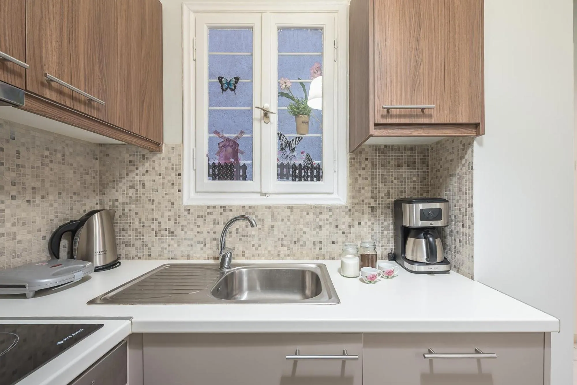 Kitchen or kitchenette in Erythros Boutique Suite By Cloudkeys