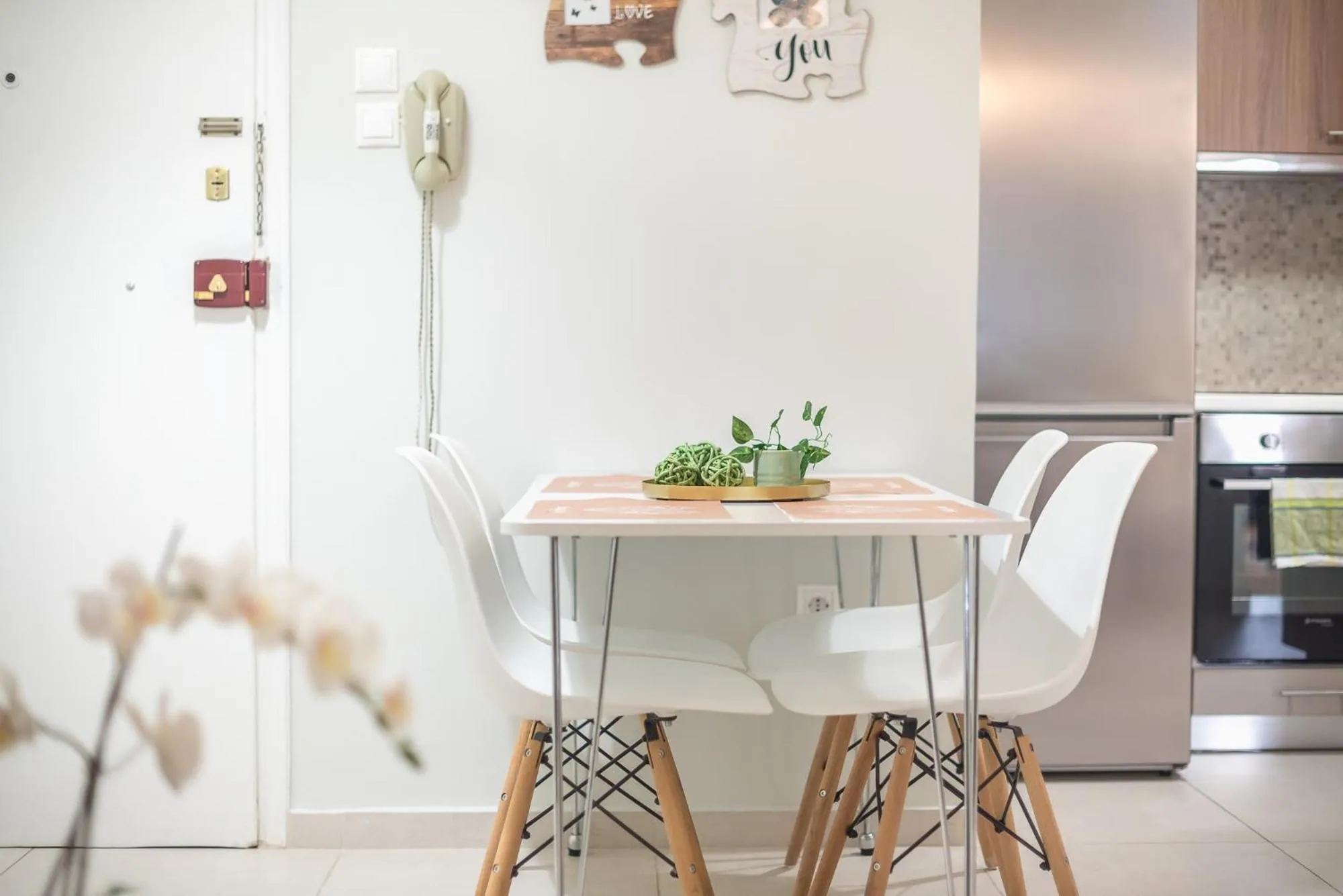 Dining area in Erythros Boutique Suite By Cloudkeys