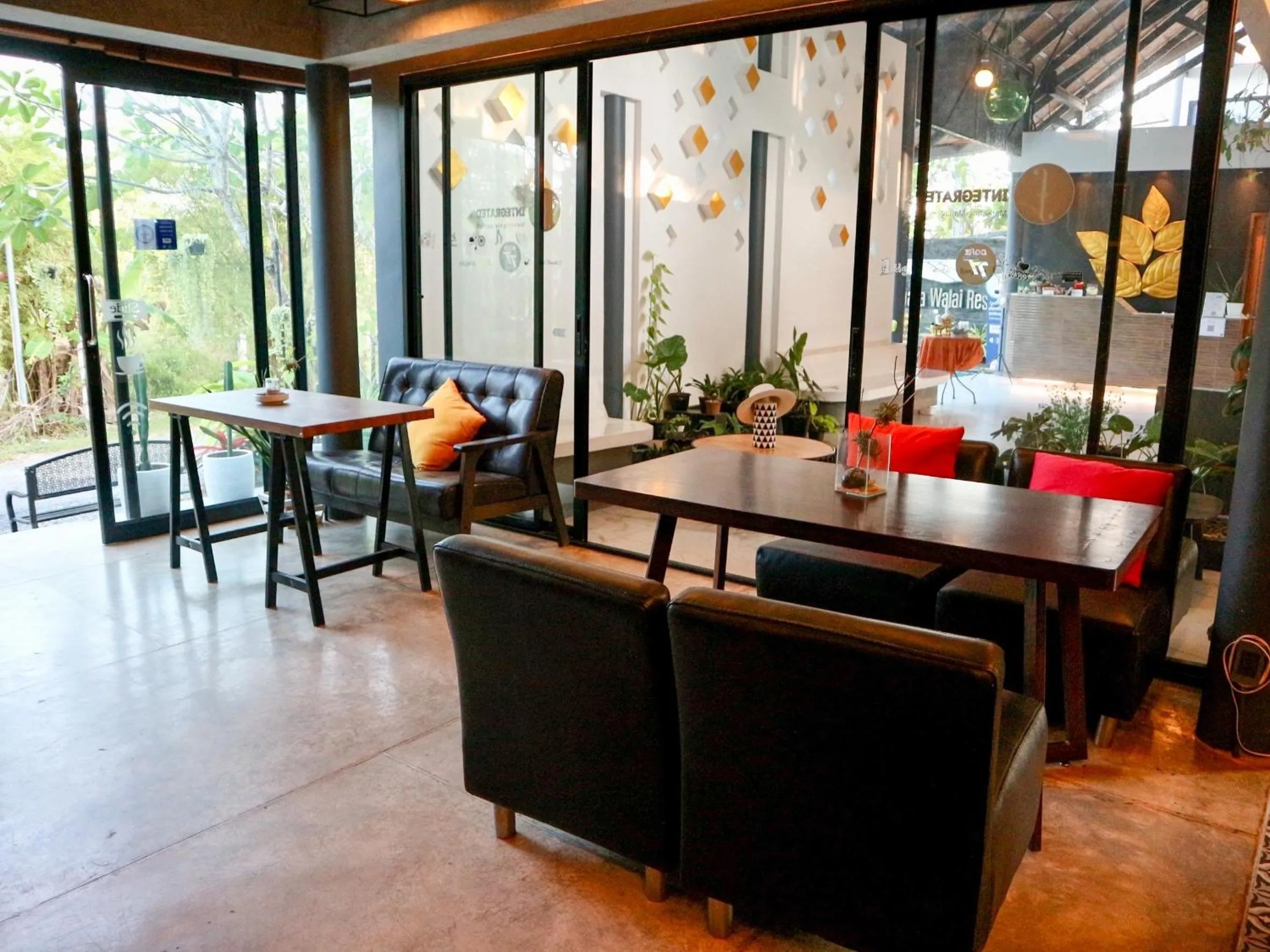 Restaurant/places to eat in Z&Z Resort