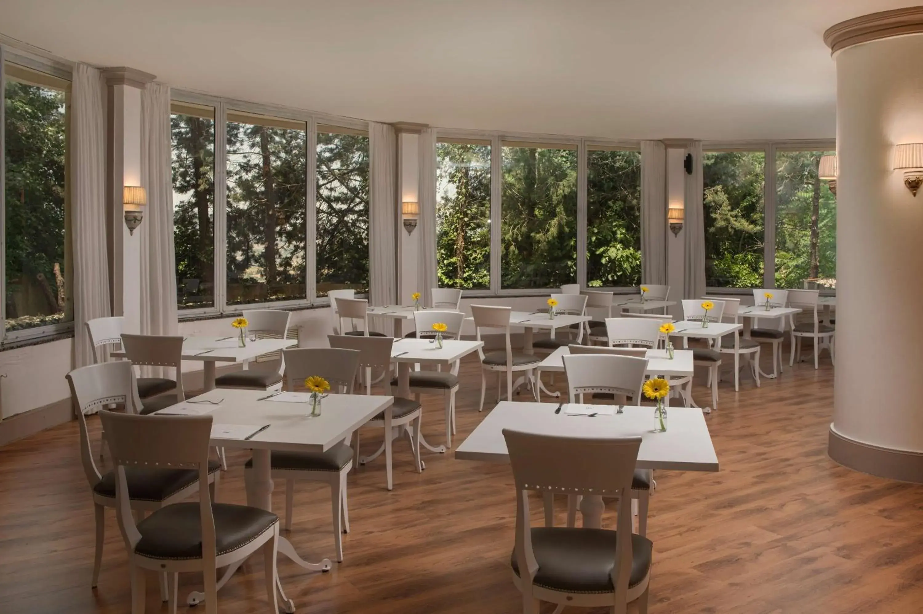 Restaurant/places to eat in NH Caltagirone Villa San Mauro Restaurant/places to eat in NH Caltagirone Villa San Mauro