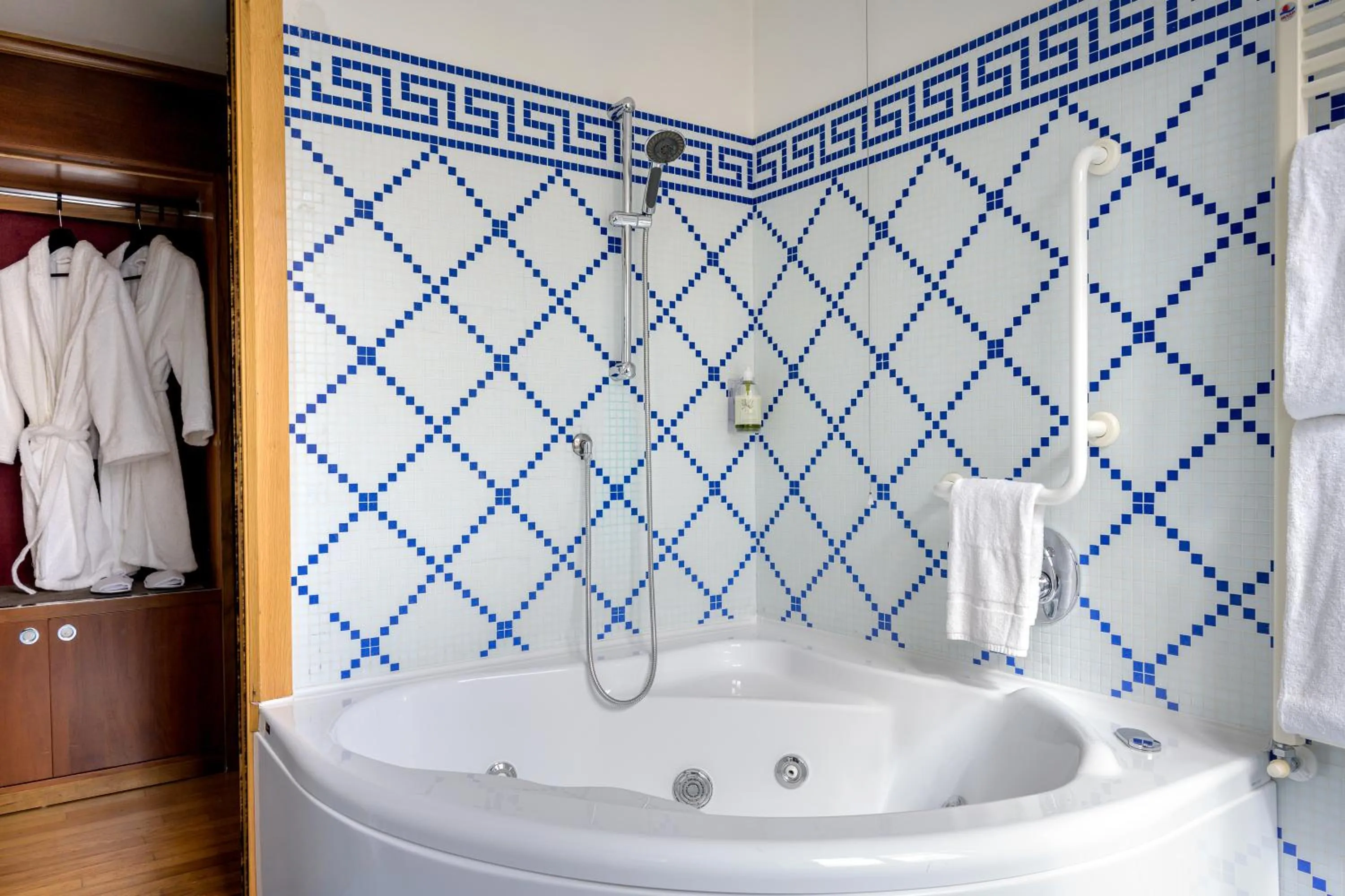 Hot Tub in Hotel Ilaria