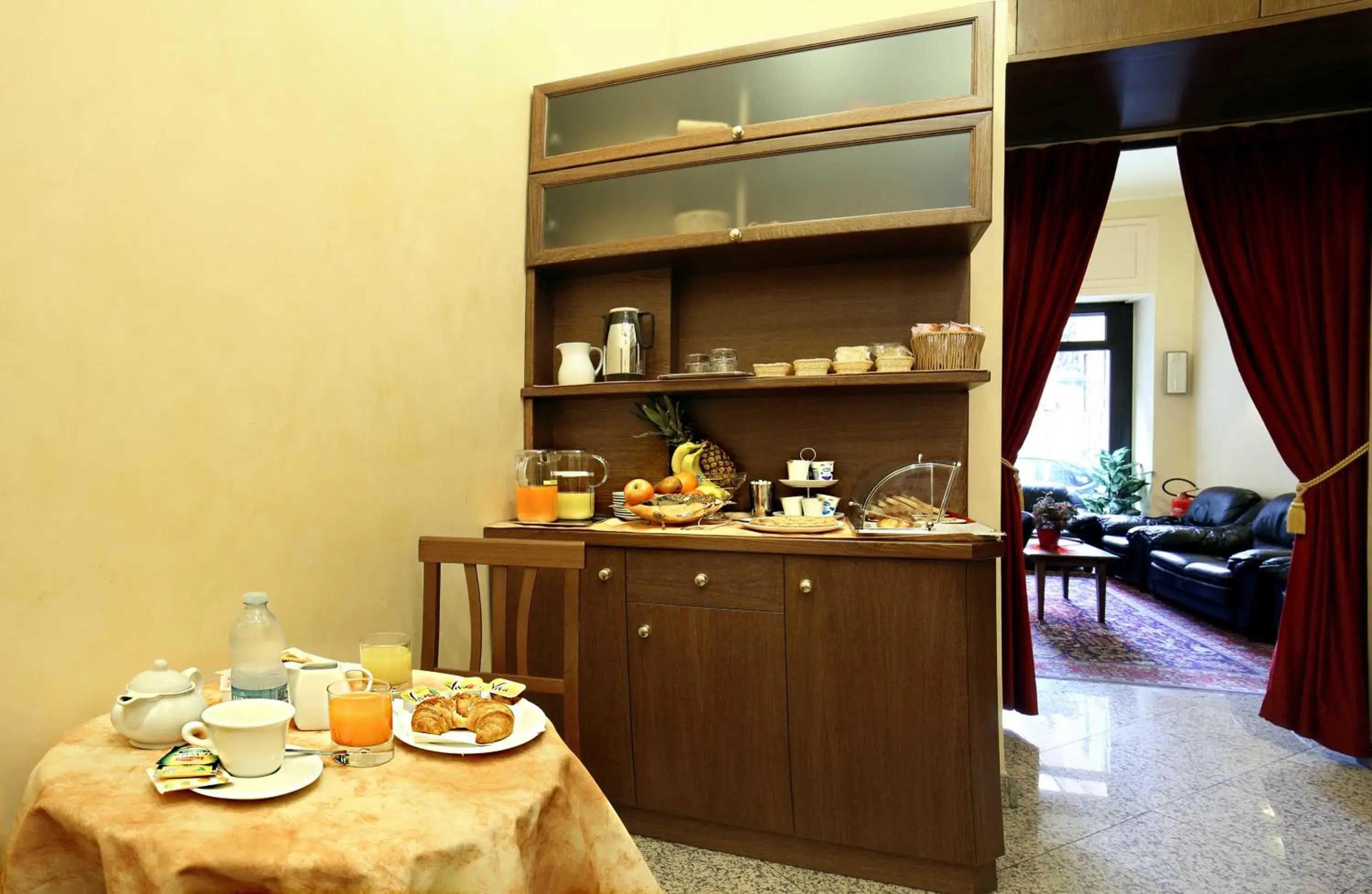 Restaurant/places to eat in Hotel Pavone Restaurant/places to eat in Hotel Pavone