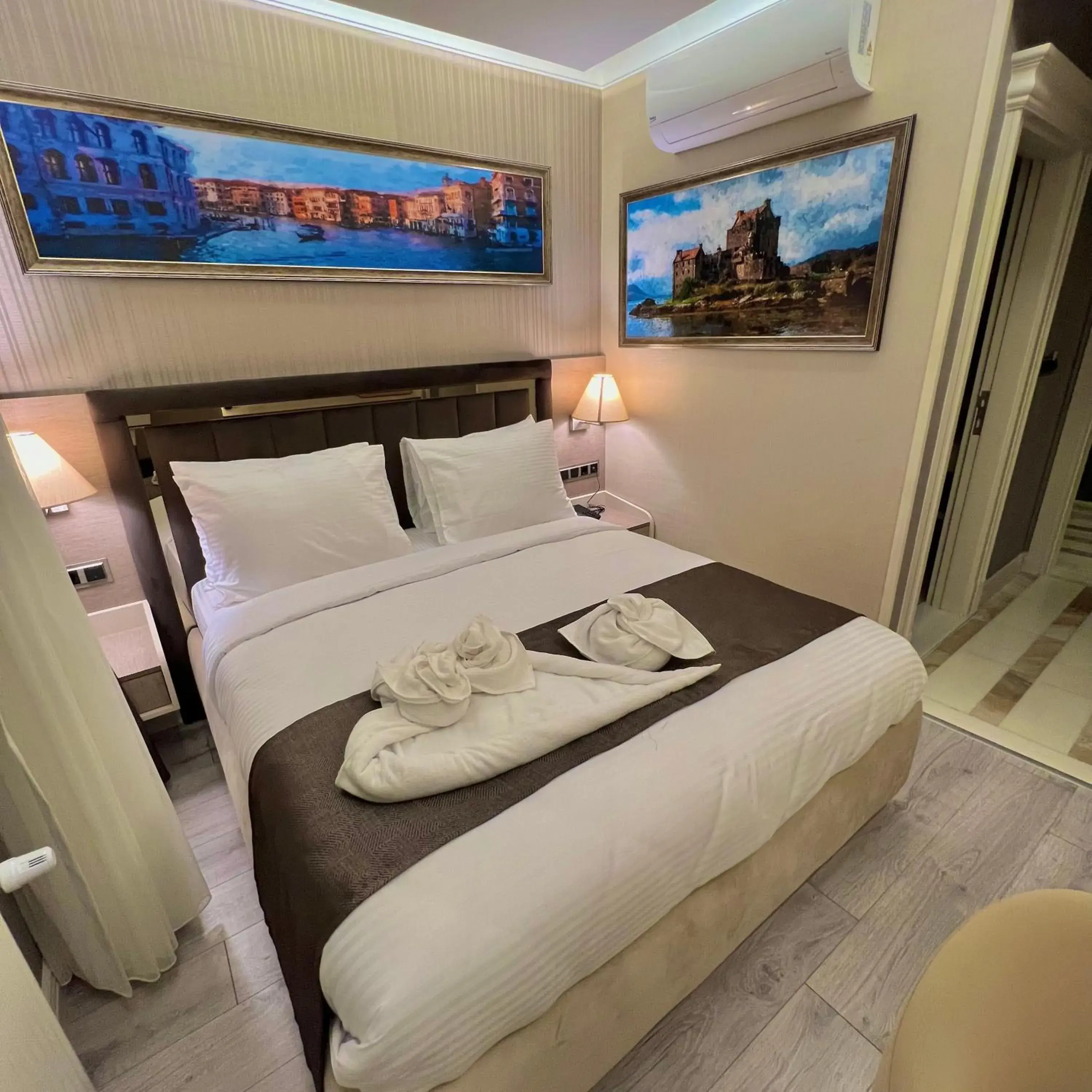 Bed in MQ Hotel Bed in MQ Hotel